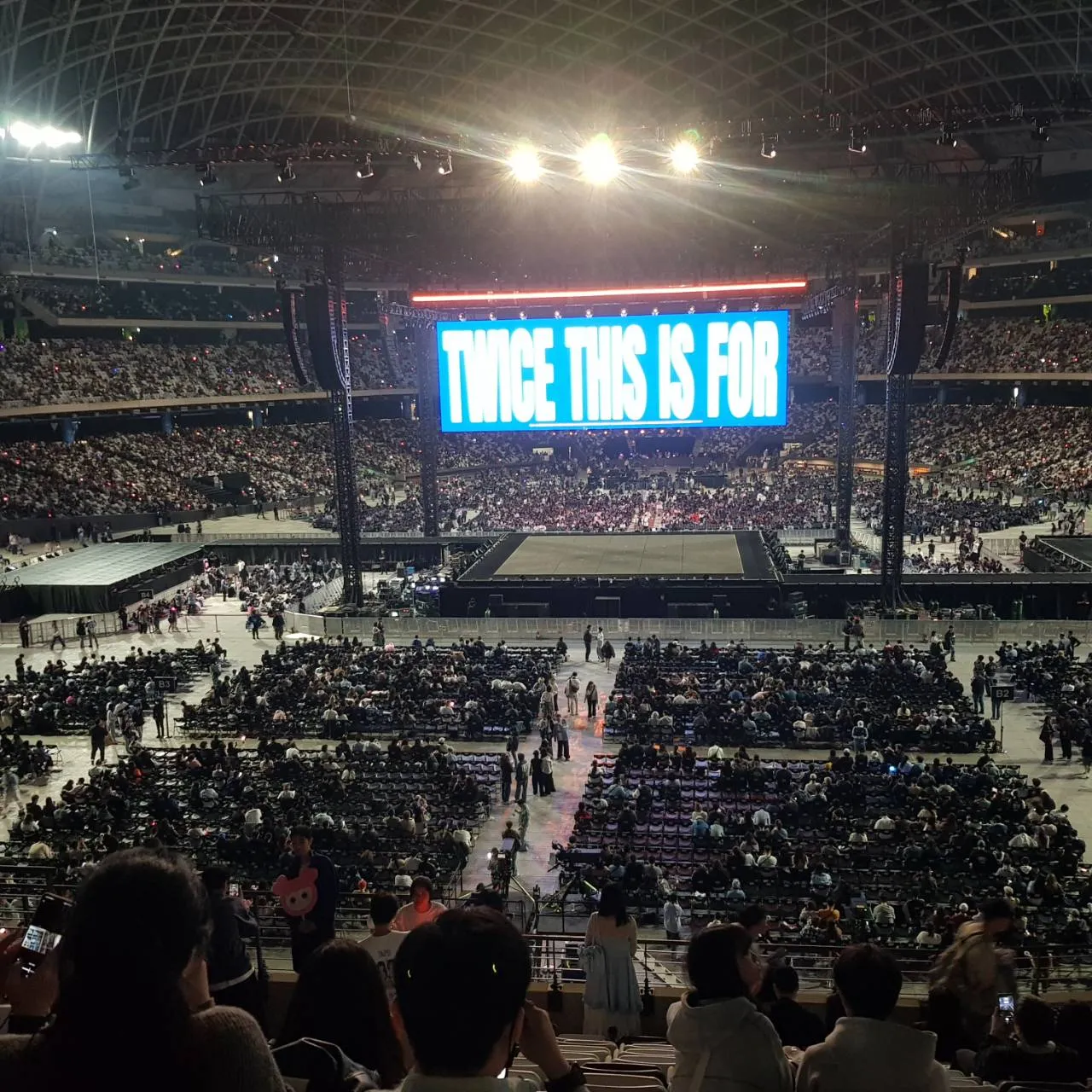 台北大巨蛋中央舞台 238 11排20號 視野照片 - TWICE＜THIS IS FOR＞WORLD TOUR IN TAIPEI