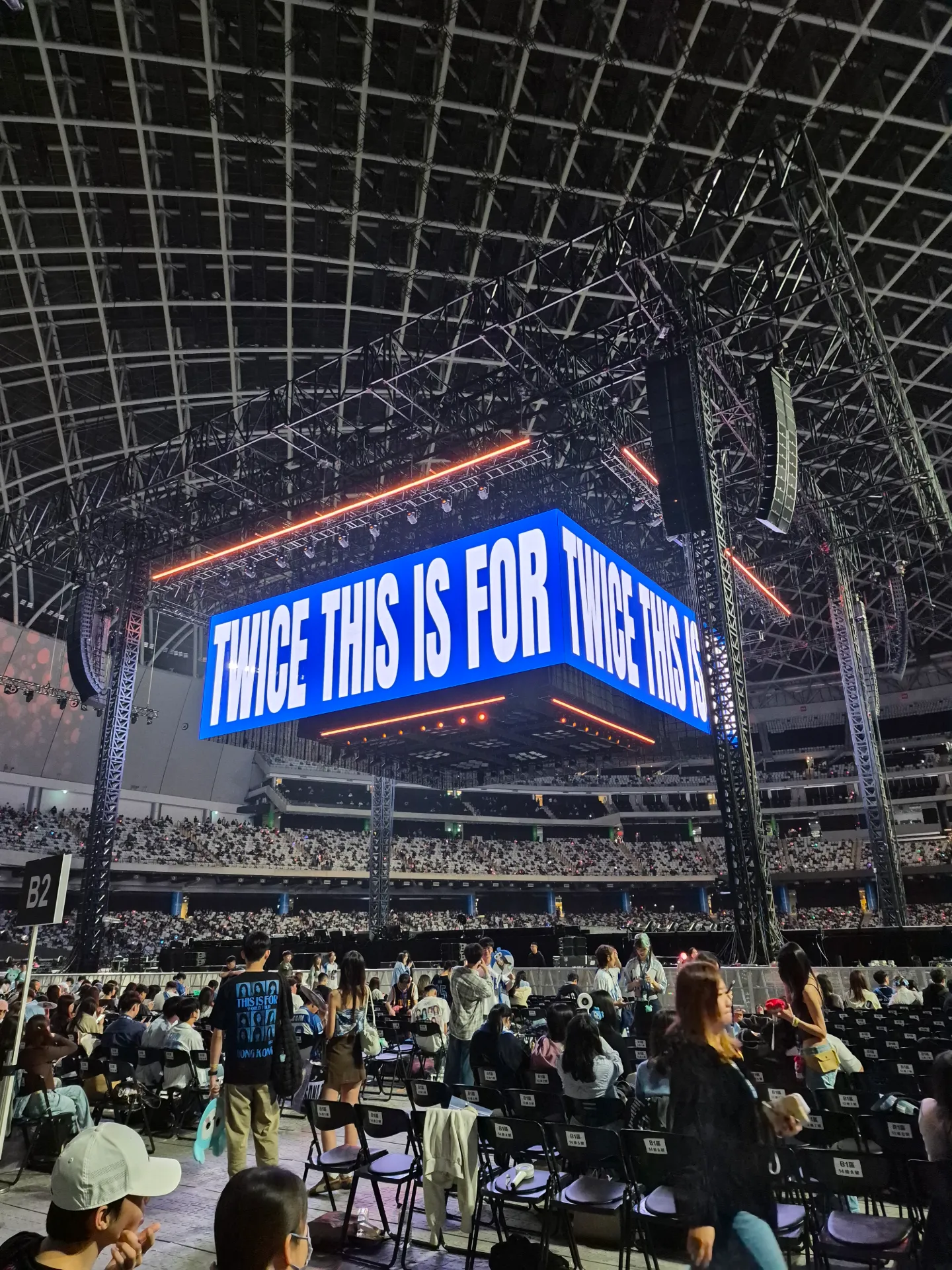 台北大巨蛋中央舞台 A 區 中排中號 視野照片 - TWICE THIS IS FOR