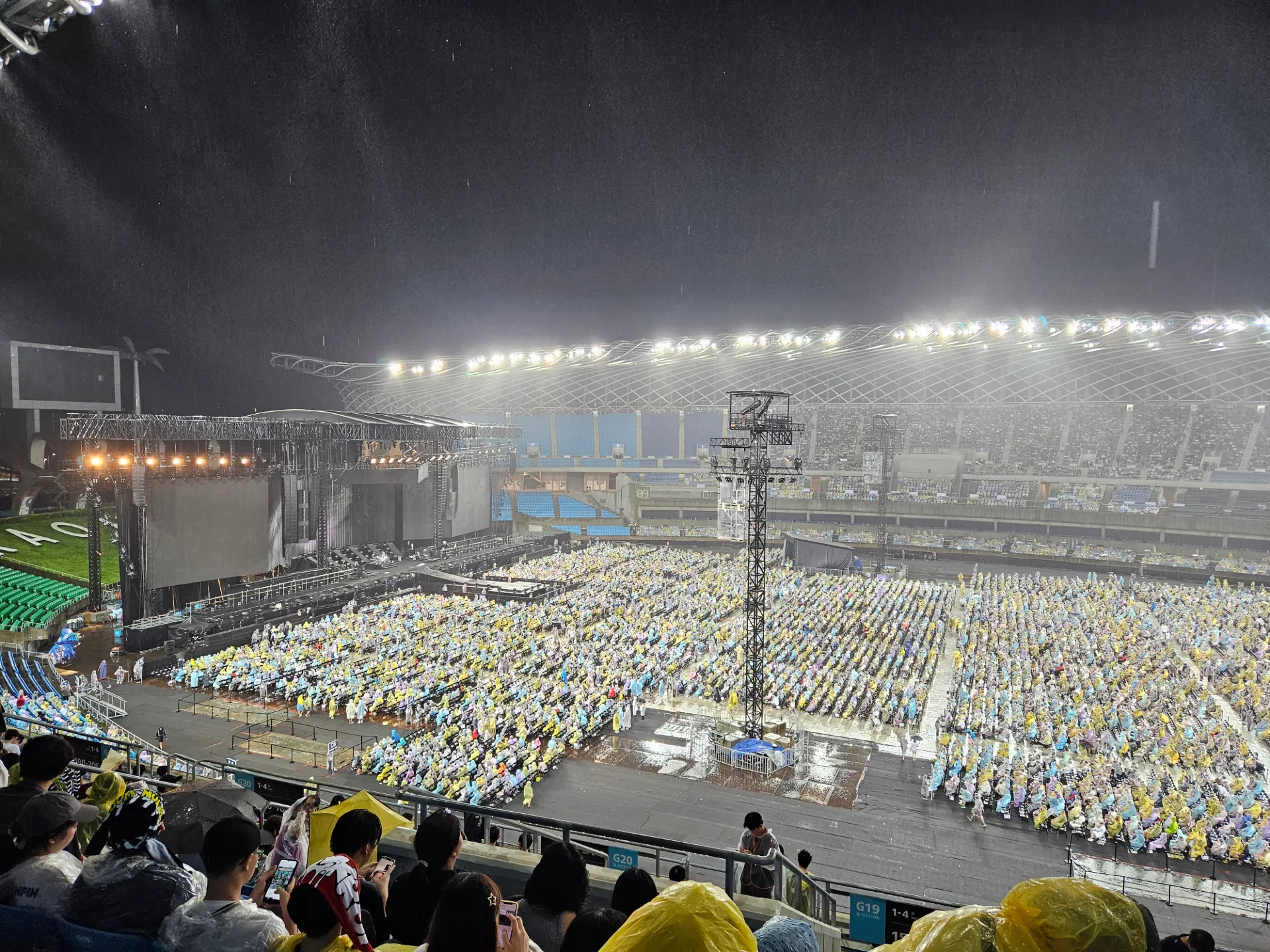 Kaohsiung National Stadium (高雄世運主場館) G20 15列164番 座席からの眺め - ONE OK ROCK 2024 PREMONITION WORLD TOUR
