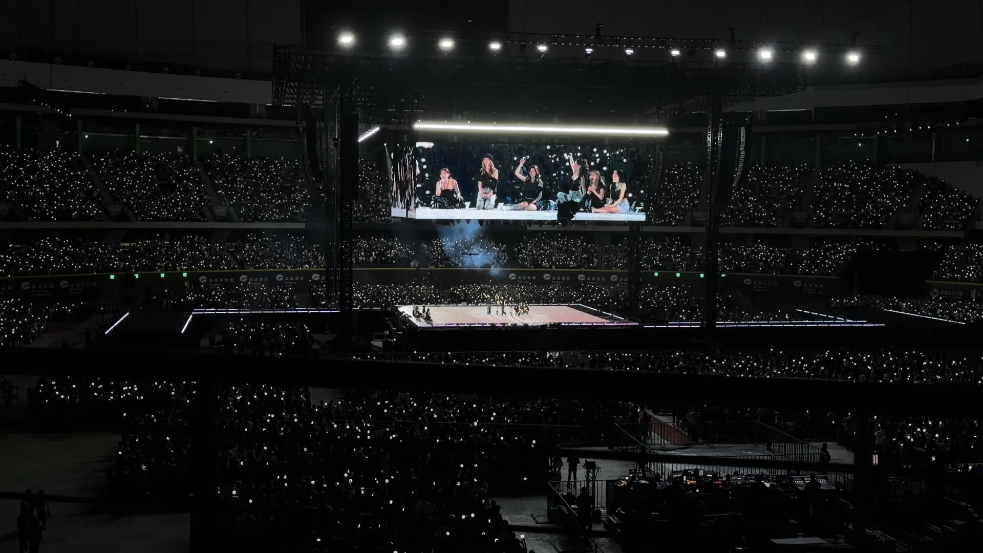 台北大巨蛋中央舞台 215 2排13號 視野照片 - TWICE <THIS IS FOR> WORLD TOUR