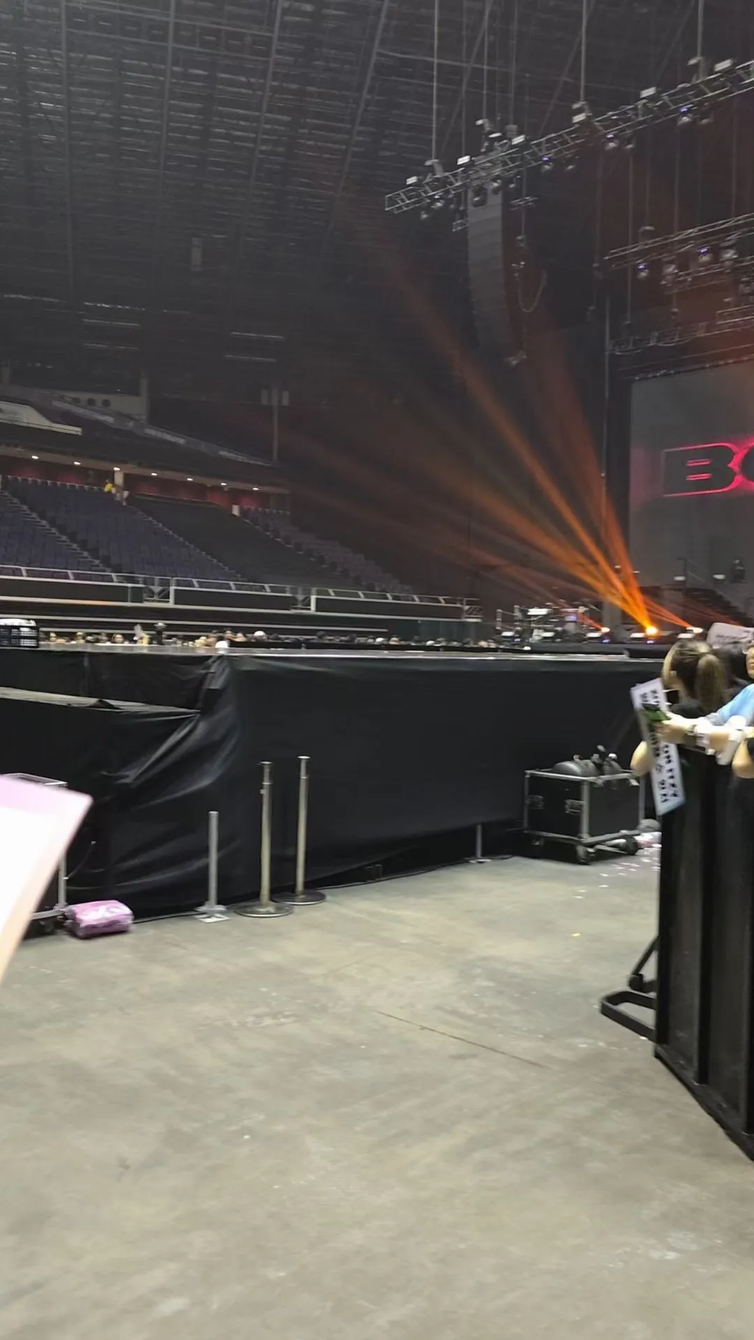 新加坡室內體育館 (Singapore Indoor Stadium) 自動建檔區域: sis-floord 前排左號 視野照片 - ITZY BORN TO BE