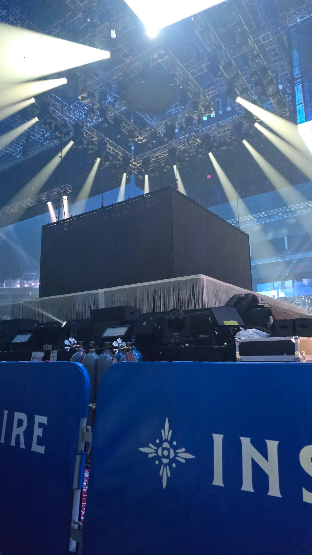 Inspire Arena D โซน แถว 前 ที่นั่ง 右 ภาพวิวที่นั่ง - 2025 DOYOUNG ENCORE CONCERT [ Yours ]
