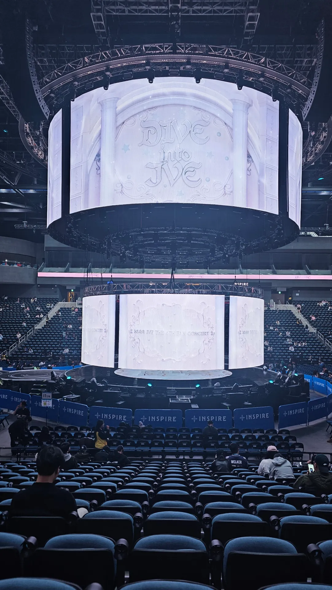 Inspire Arena 317 โซน แถว P ที่นั่ง 11 ภาพวิวที่นั่ง - 2026 IVE THE 4TH FAN CONCERT 〈DIVE into IVE〉