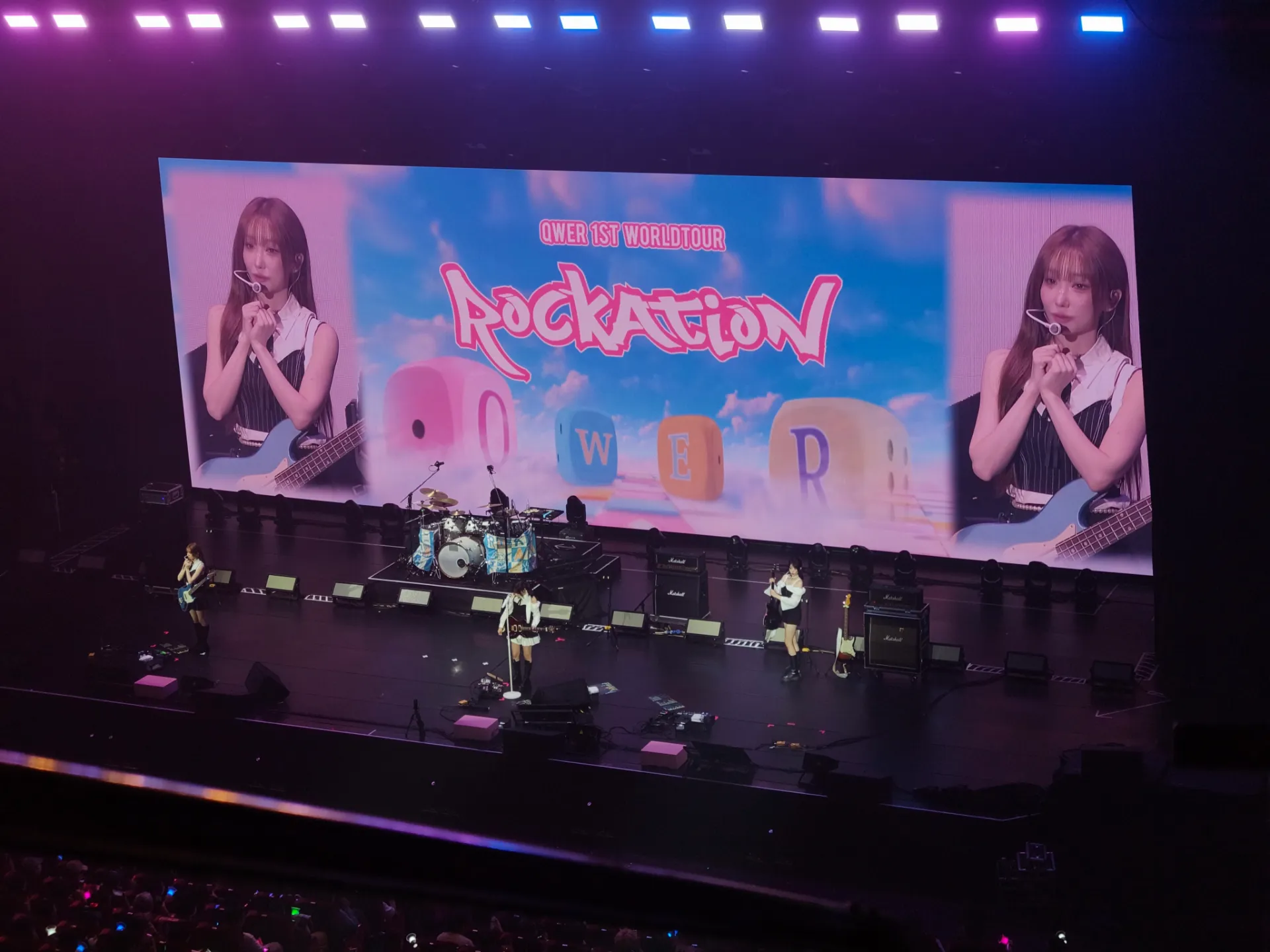 TICC 台北國際會議中心 5FBOX-R 區 B-3排2號 視野照片 - QWER 1ST WORLD TOUR <ROCKATION> in TAIPEI