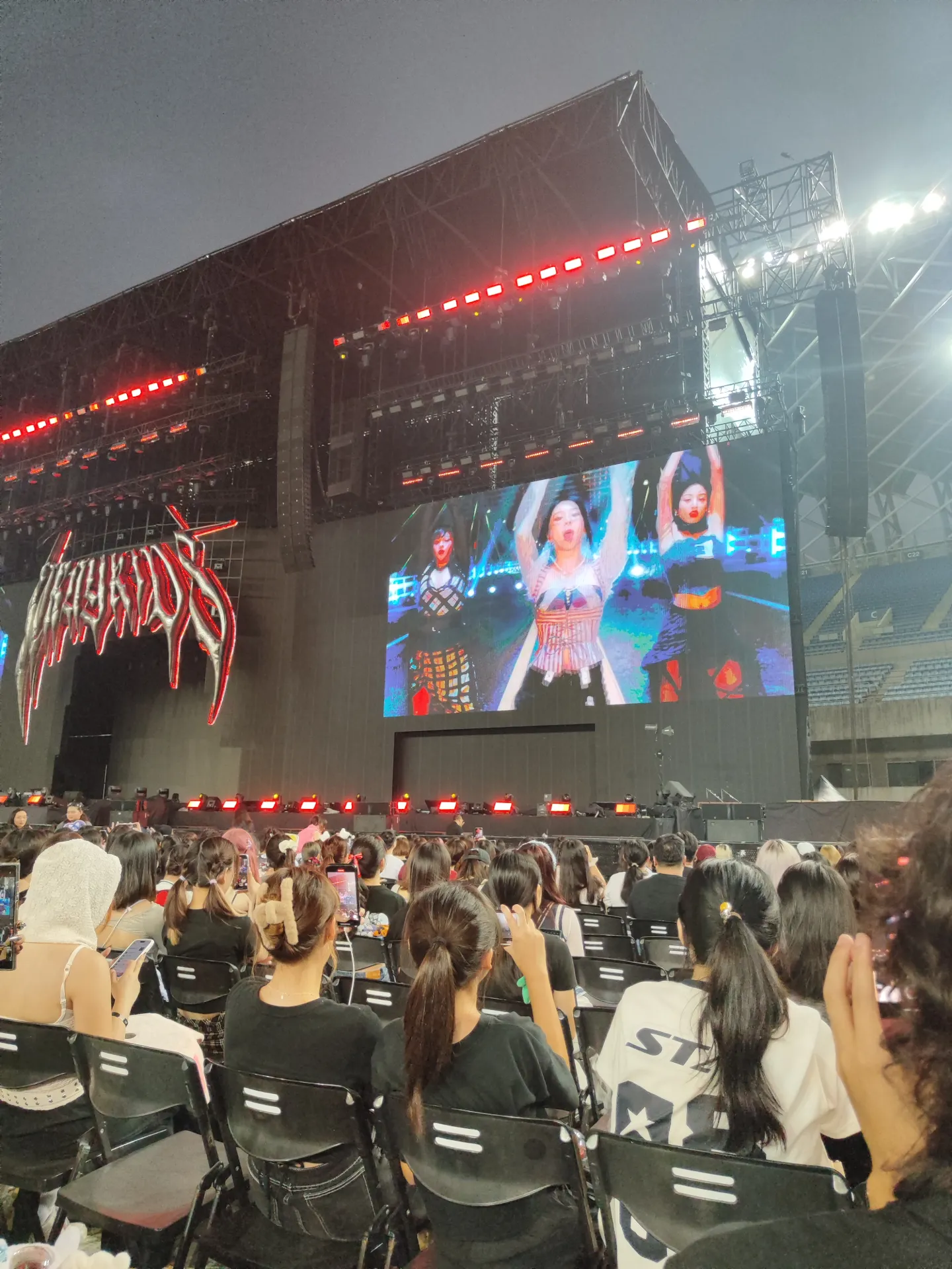 Kaohsiung National Stadium E โซน แถว 後 ที่นั่ง 右 ภาพวิวที่นั่ง - Straykids dominATE