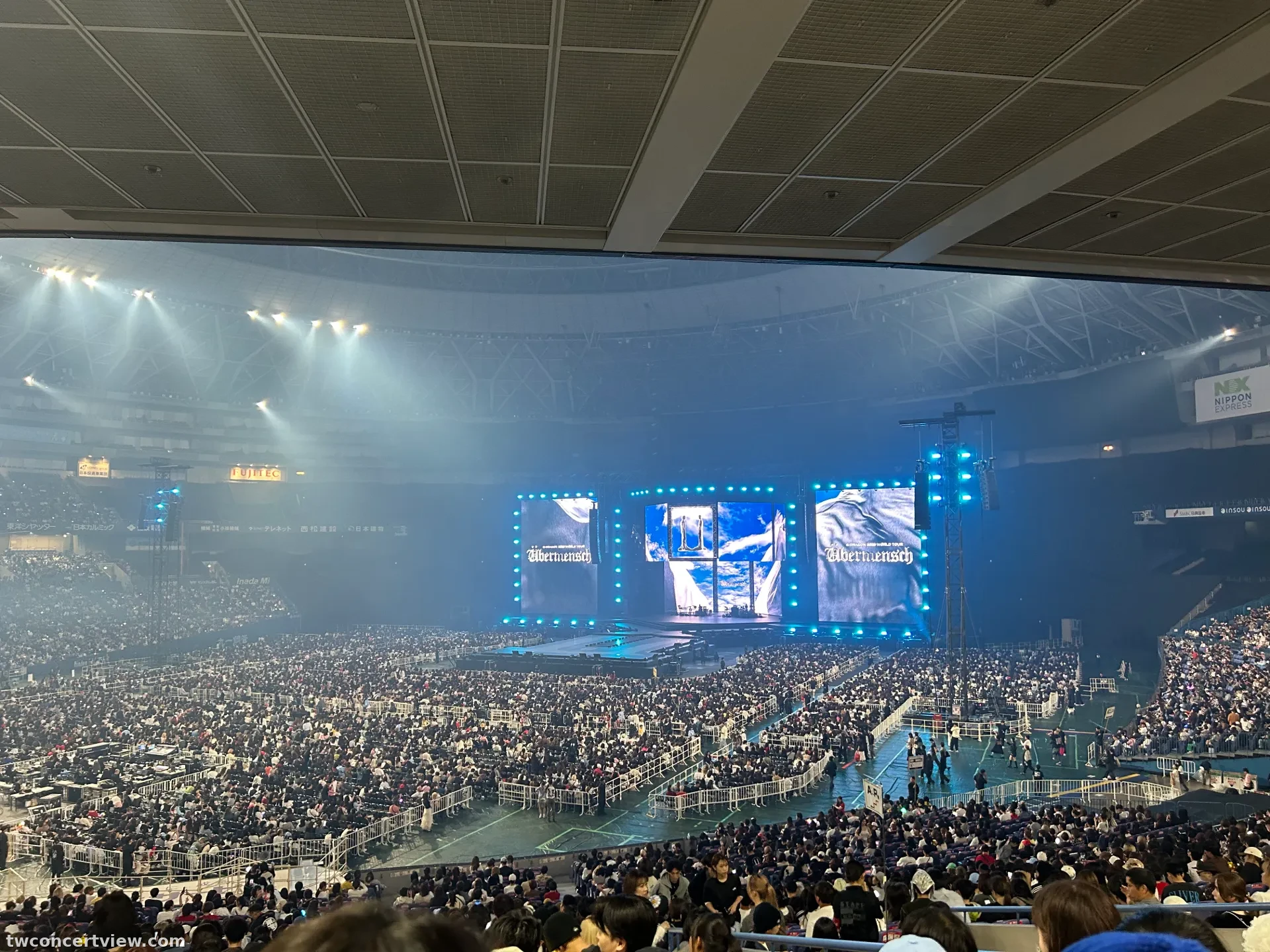 大阪京瓷巨蛋 X261 區 28列排142番號 視野照片 - G-DRAGON《2025 WORLD TOUR [Übermensch] Encore》