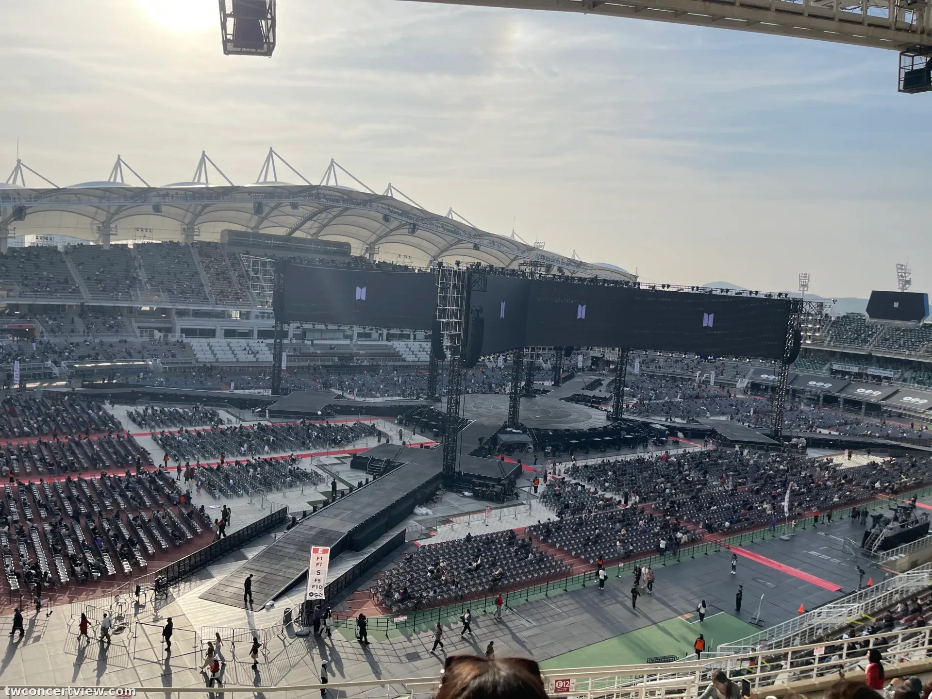 高陽體育館中央舞台 E12 區 16排36號 視野照片 - BTS WORLD TOUR 'ARIRANG' IN Goyang