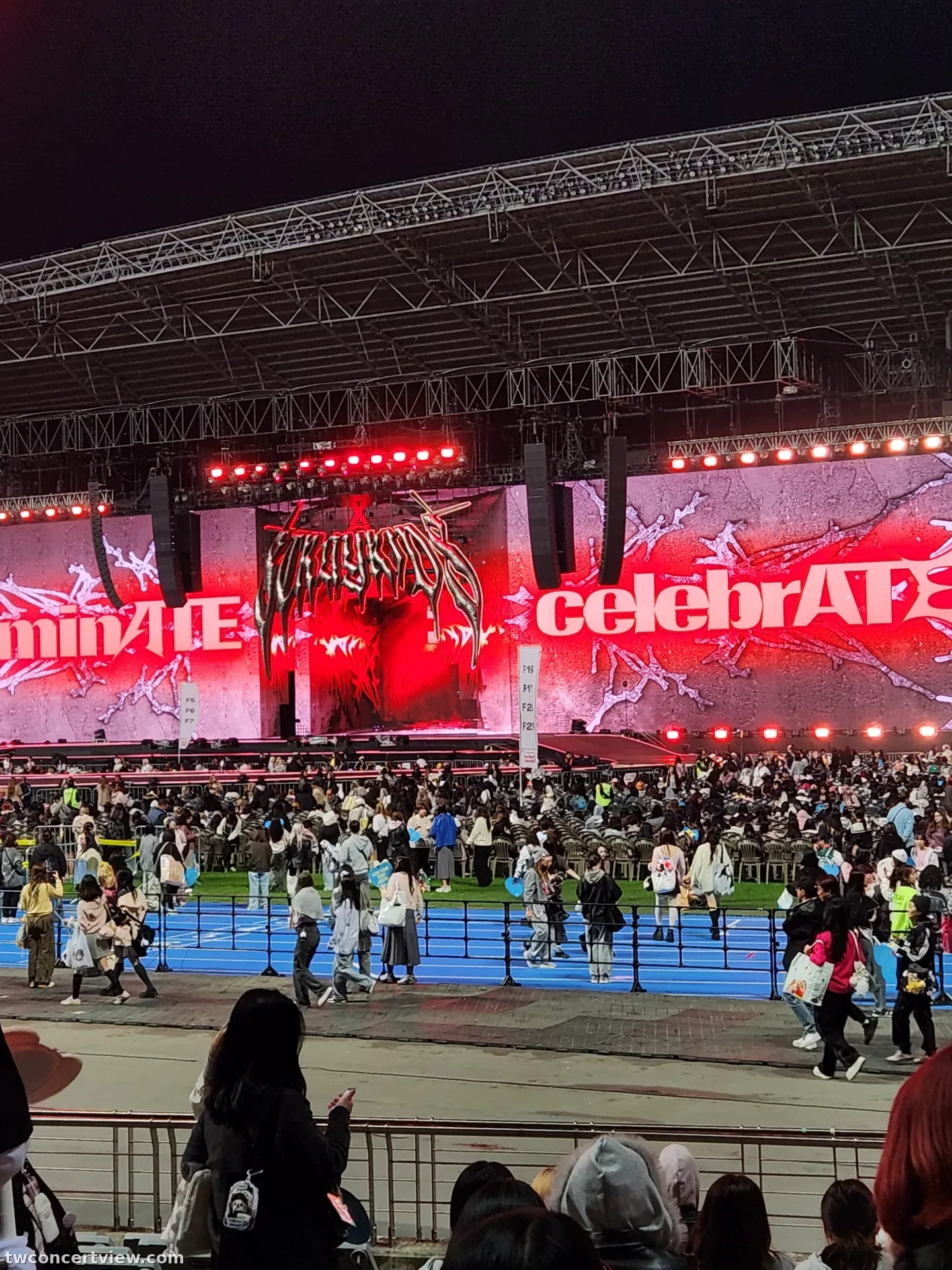仁川亞運主體育場 W2 구역 13열013번 좌석 시야 사진 - Stray Kids World Tour (dominATE: celebrATE)