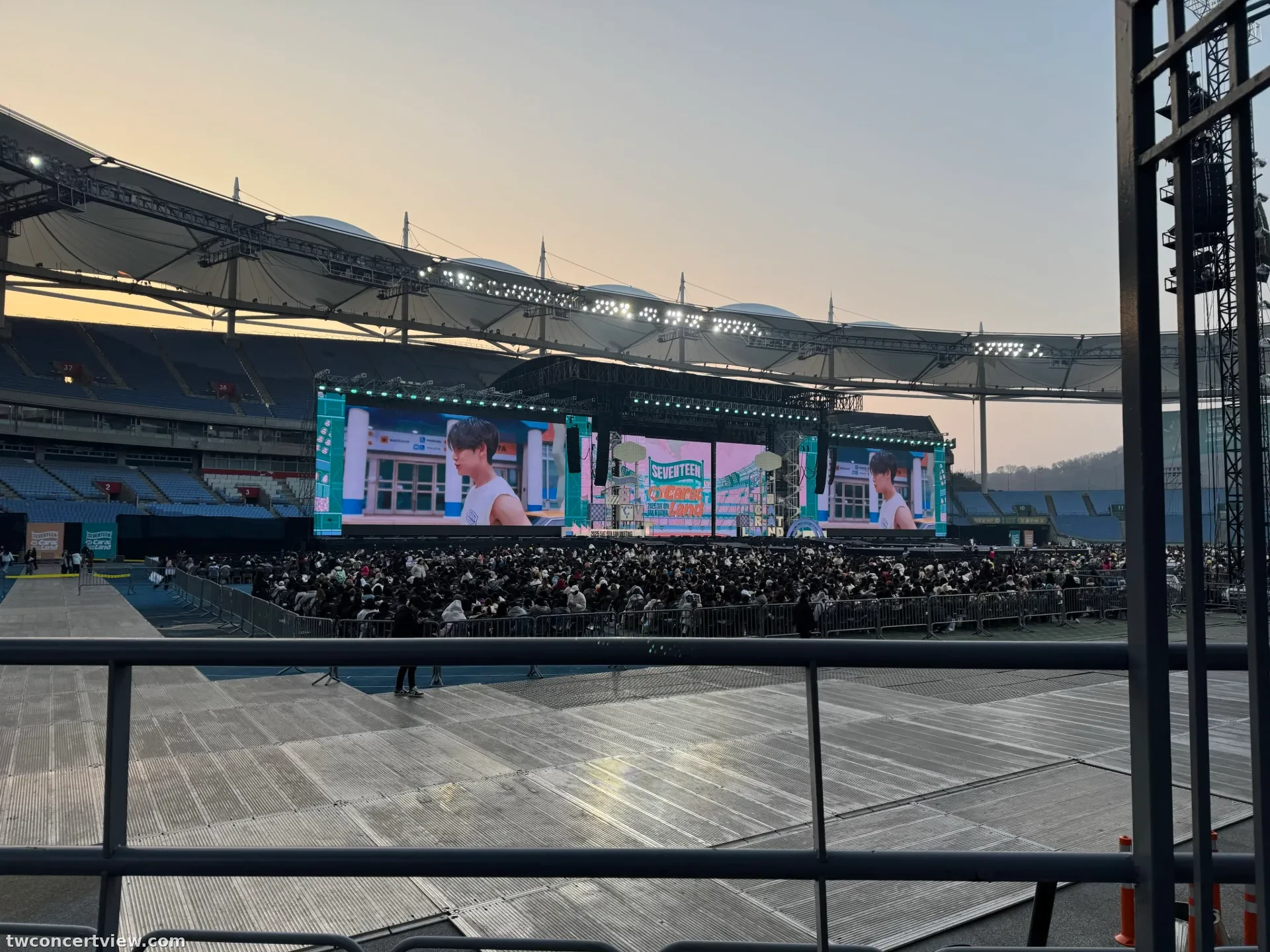 仁川文鶴競技場 S8 Row 2, Seat 1 seat view