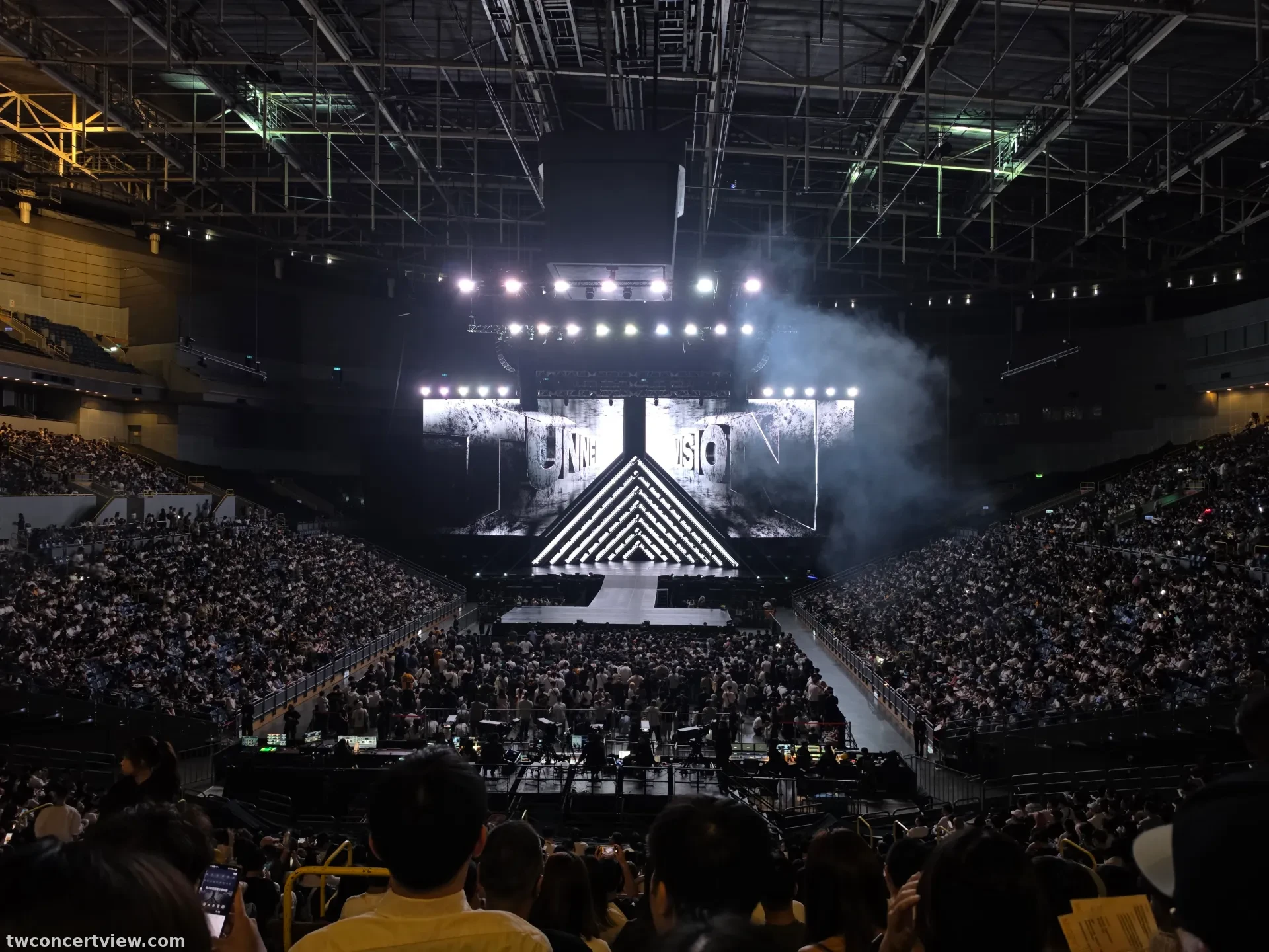 高雄巨蛋 214-1 區 27排3號 視野照片 - ITZY 3RD WORLD TOUR ＜TUNNEL VISION＞ in KAOHSIUNG