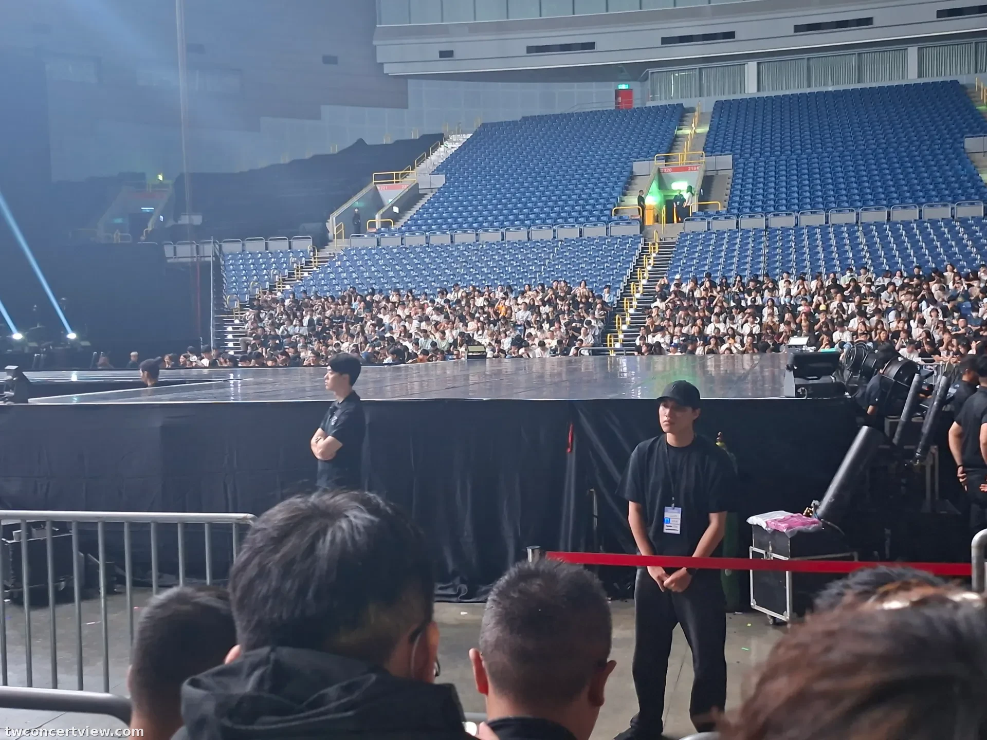 Kaohsiung Arena 208 โซน แถว 3排 ที่นั่ง 9號 ภาพวิวที่นั่ง - ITZY 3rd world tour TUNNEL VISION