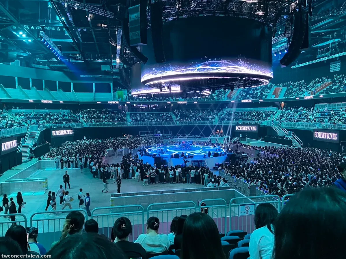 Inspire Arena 303 โซน แถว H ที่นั่ง 6 ภาพวิวที่นั่ง - DAY6 3RD WORLD TOUR 〈FOREVER YOUNG〉