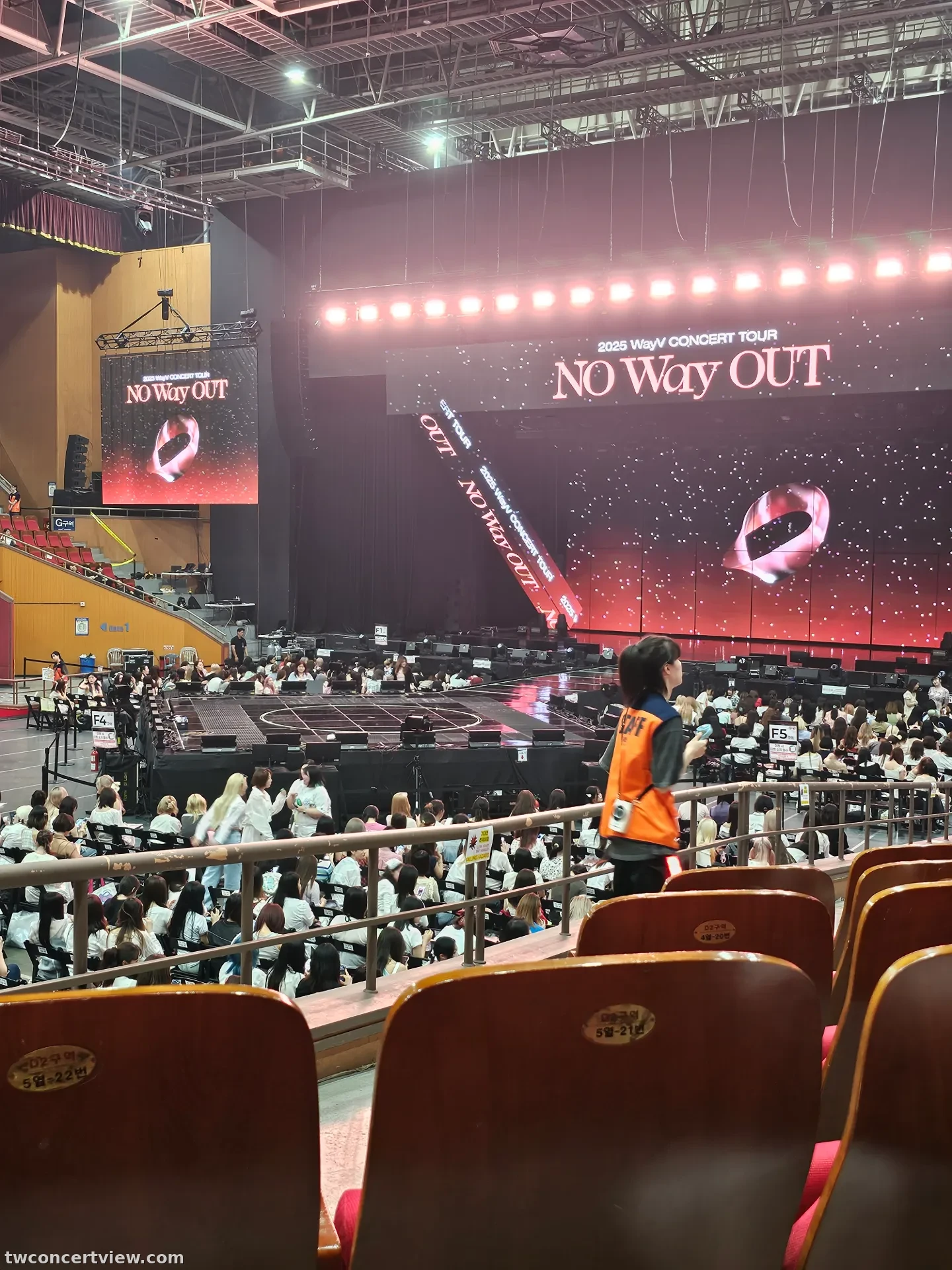 奧林匹克廳 (Olympic Hall) D2-B 區 7排22號 視野照片 - WayV NO Way OUT