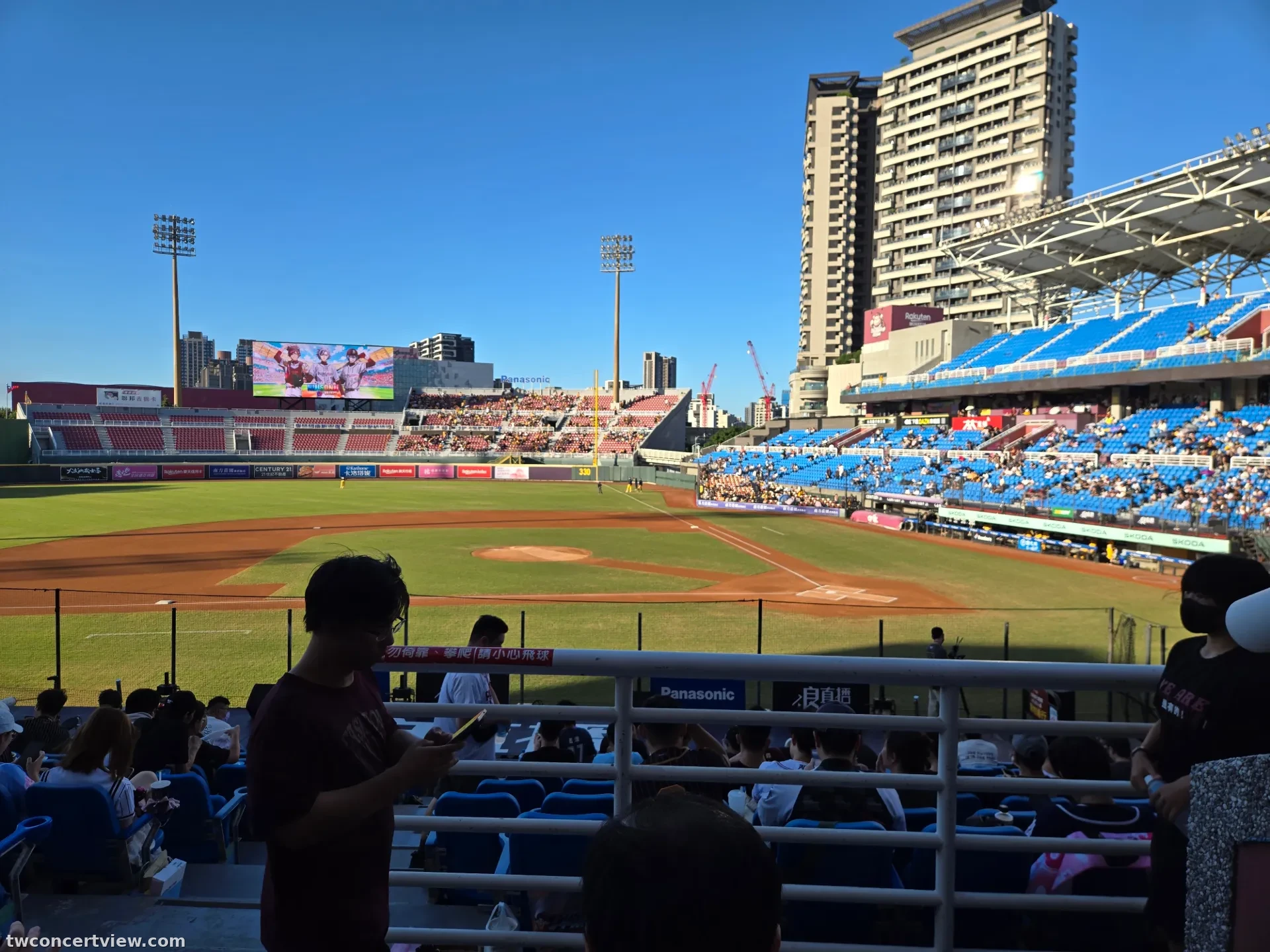 樂天桃園棒球場 西下 D 區 15排13號 視野照片 - CPBL 兄弟VS樂天