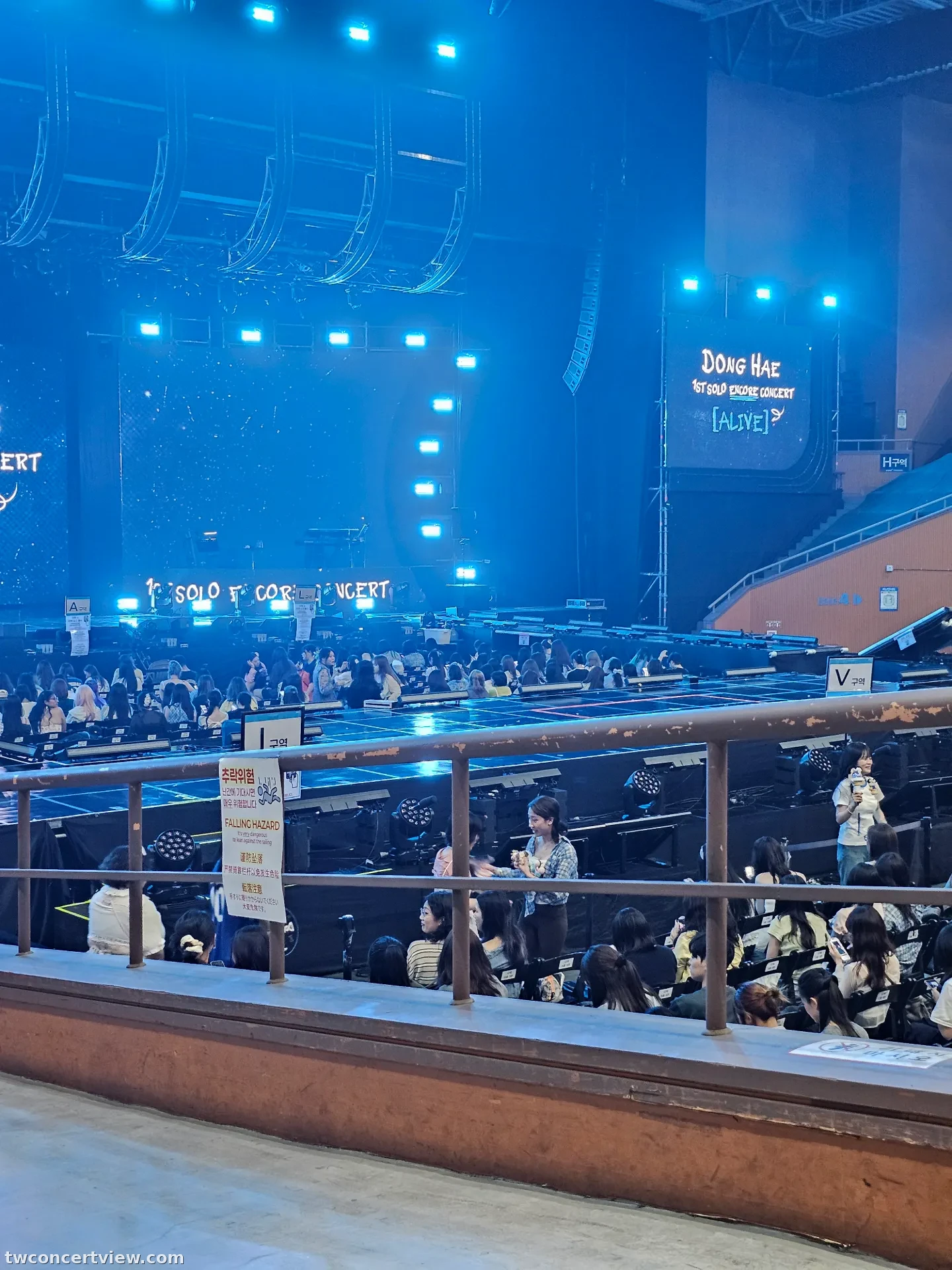 奧林匹克廳 (Olympic Hall) B2 區 1排14號 視野照片 - DONGHAE 1ST SOLO ENCORE CONCERT