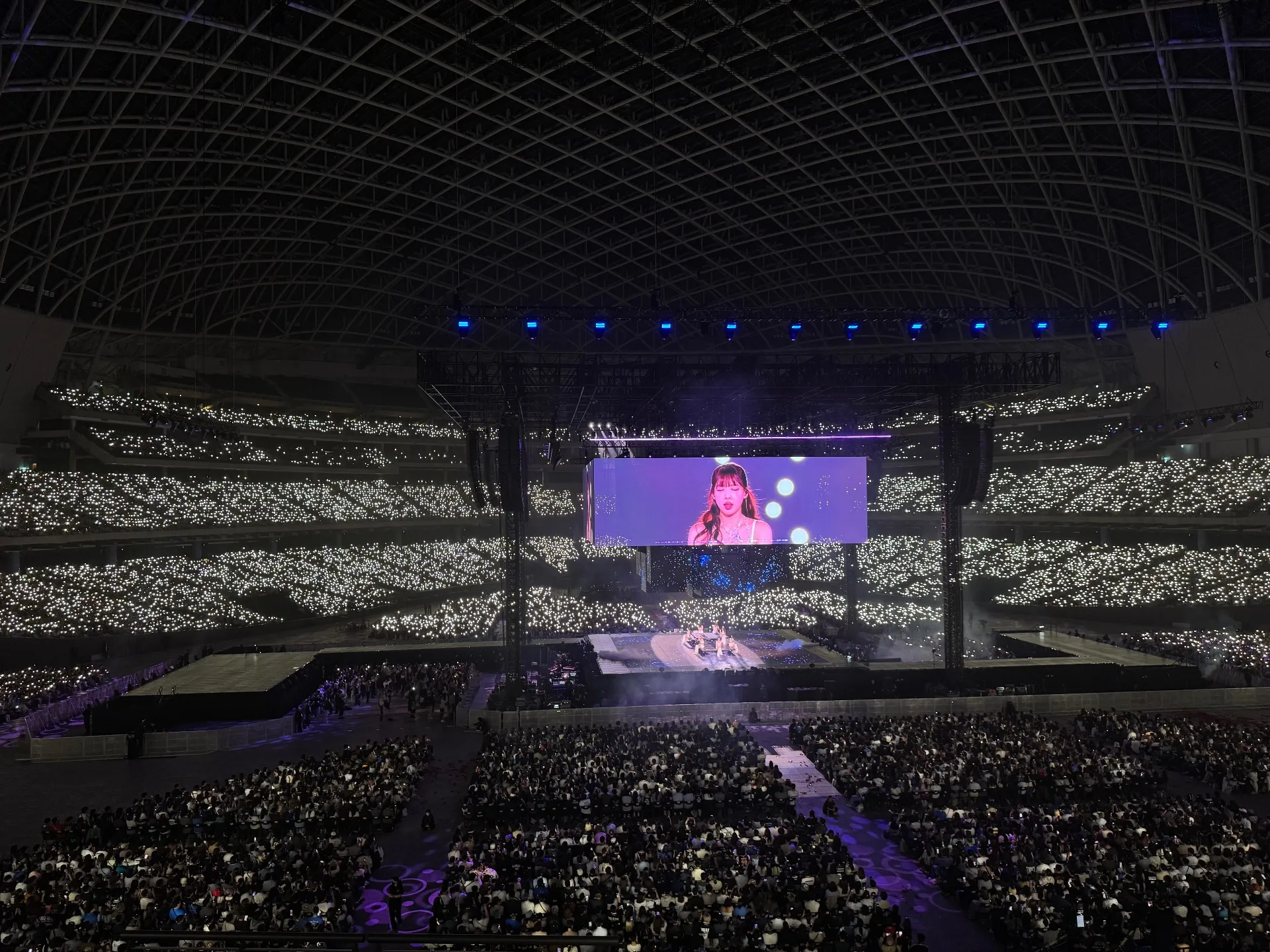 台北大巨蛋中央舞台 239 9排26號 視野照片 - TWICE ：THIS IS FOR