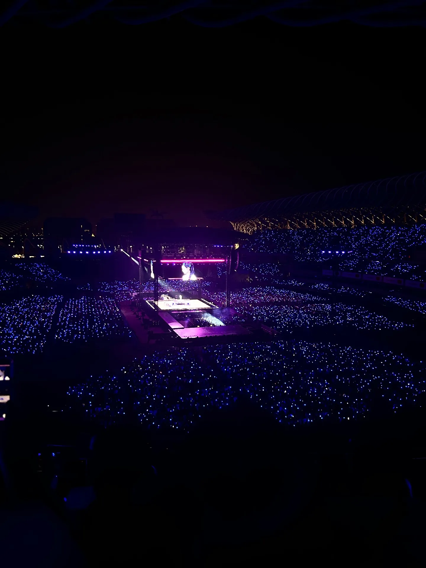 高雄世運主場館中央舞台 E28 17排206號 視野照片 - TWICE THIS IS FOR