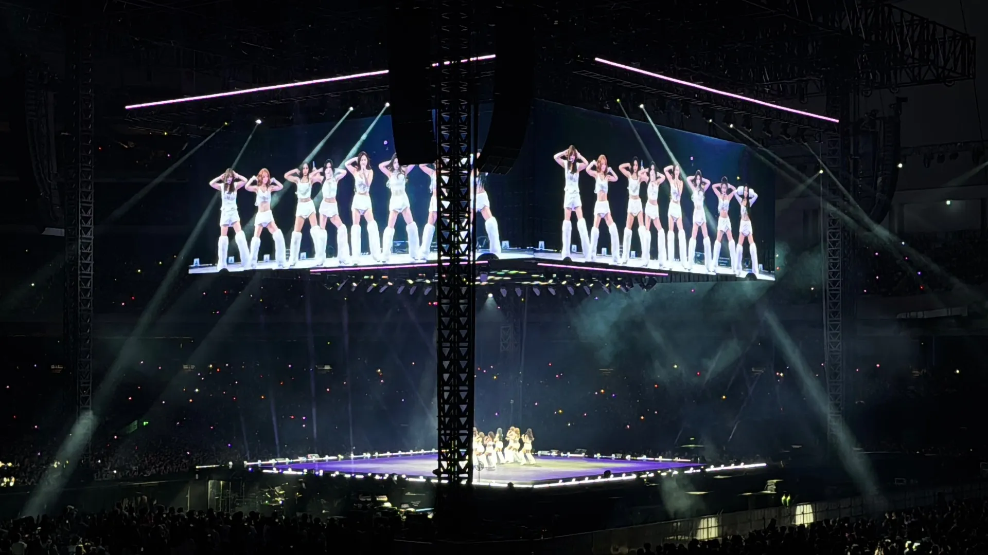 台北大巨蛋中央舞台 143 14排16號 視野照片 - TWICE THIS IS FOR WORLD TOUR IN TAIPEI