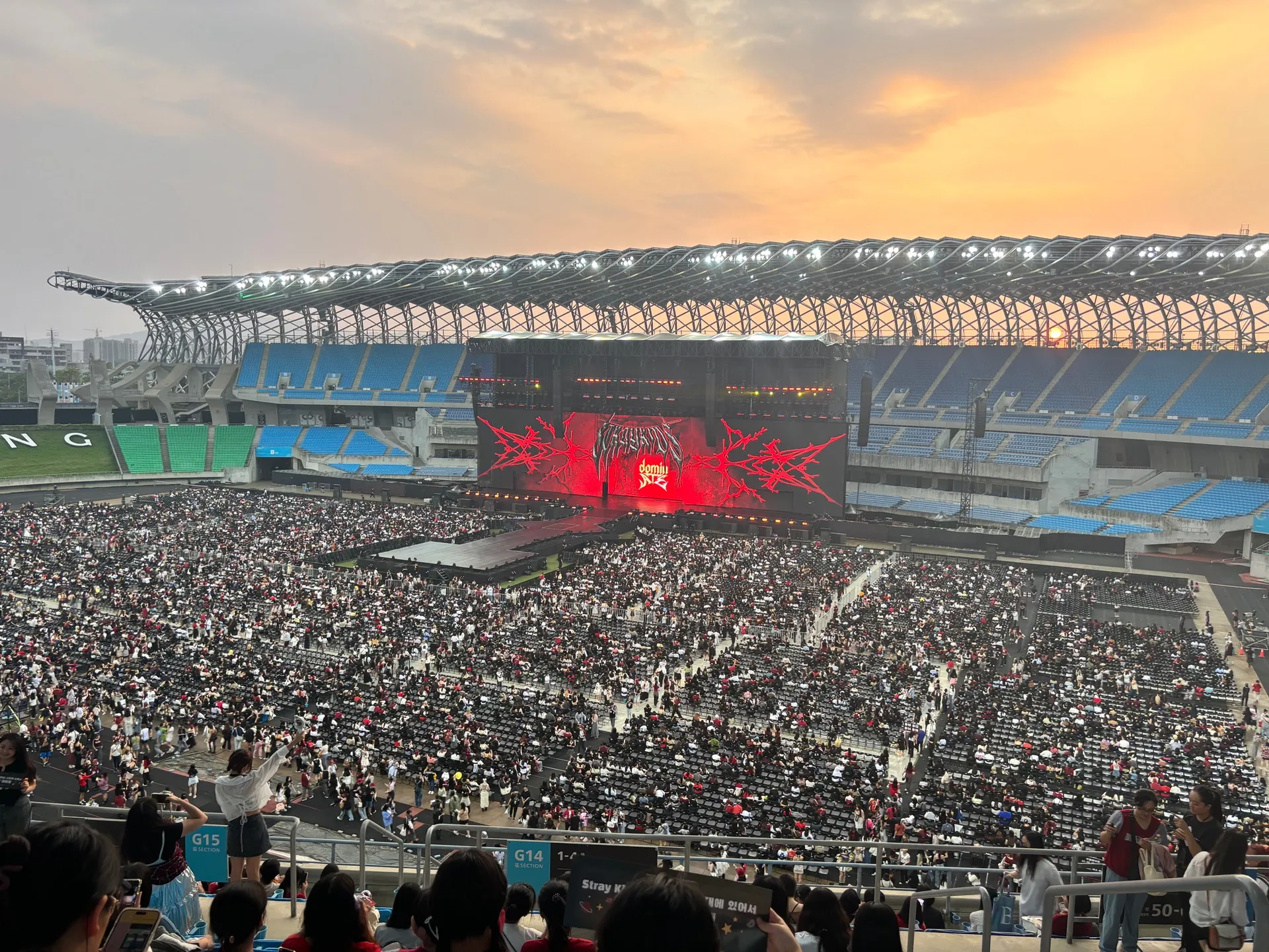 Kaohsiung National Stadium G15 โซน แถว 13 ที่นั่ง 62 ภาพวิวที่นั่ง - Stray Kids World Tour 〈dominATE 〉