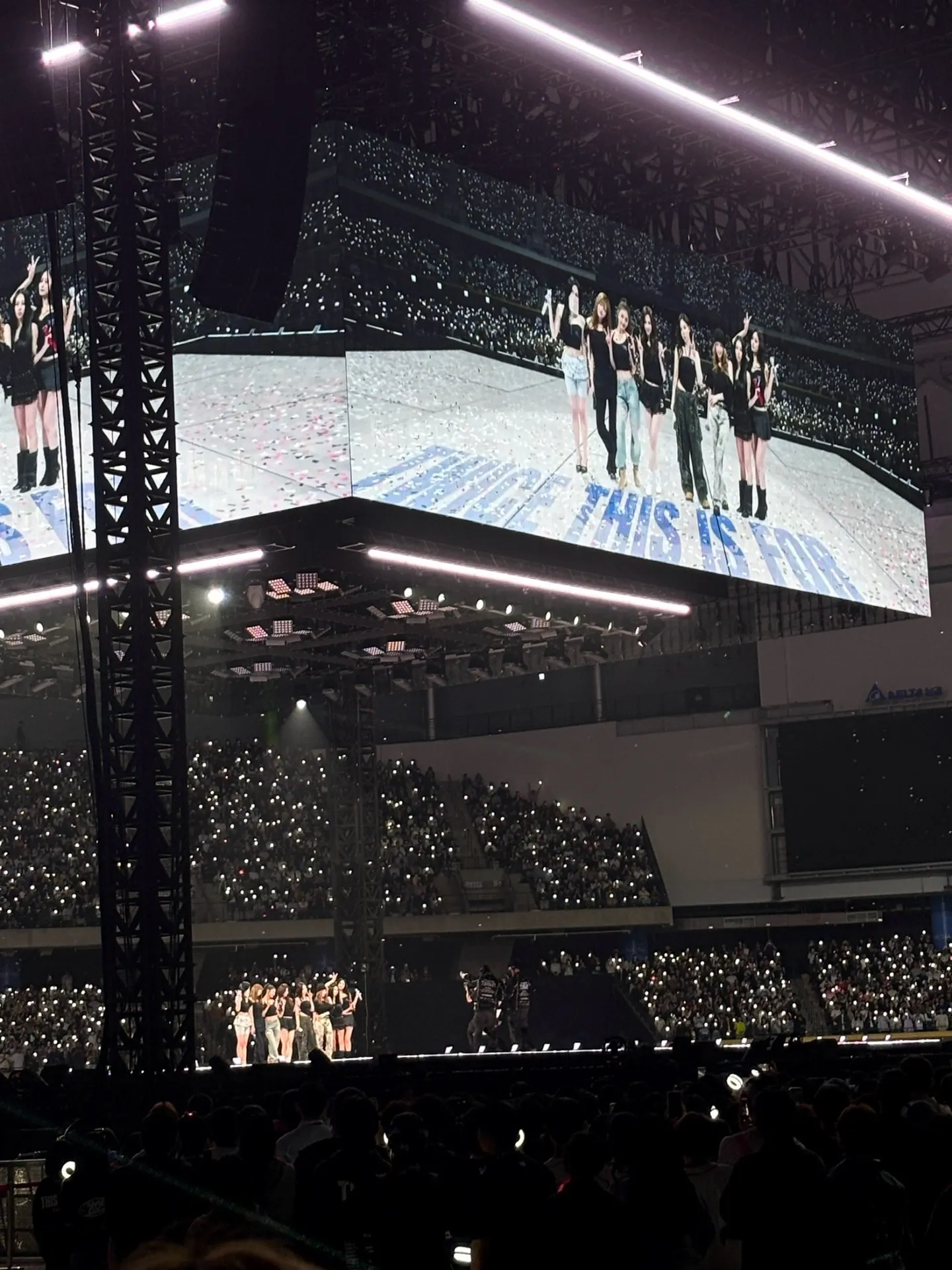 台北大巨蛋中央舞台 121 6排15號 視野照片 - TWICE THIS IS FOR
