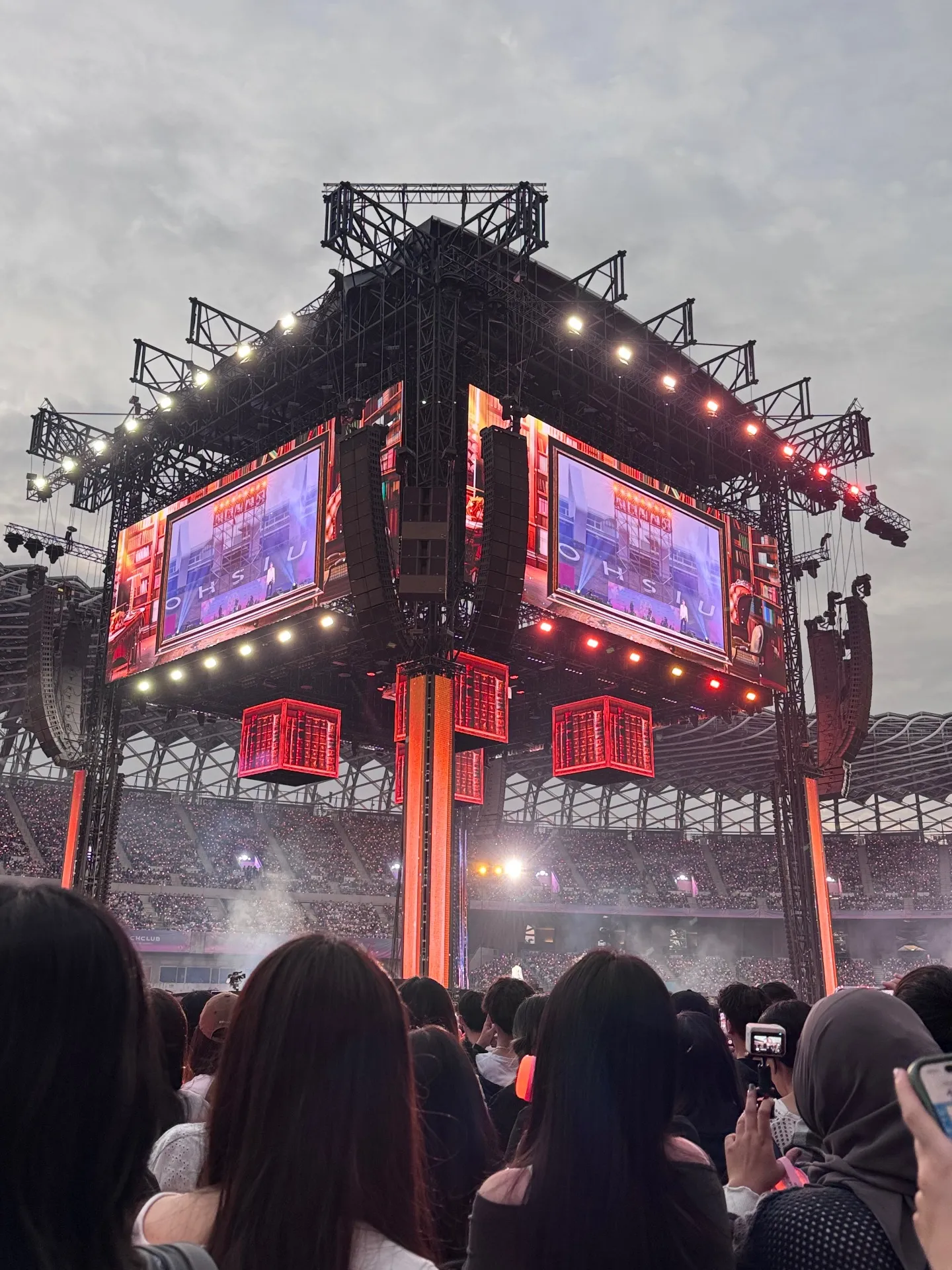 Kaohsiung National Stadium (Center Stage) A โซน แถว 中 ที่นั่ง 中 ภาพวิวที่นั่ง - 2025AAA-FE1區18排13號