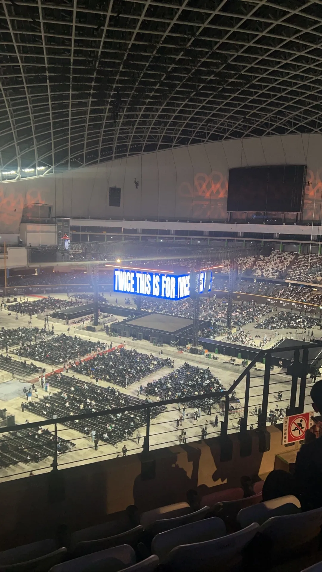 台北大巨蛋中央舞台 404 4排6號 視野照片 - TWICE <THIS IS FOR> WORLD TOUR IN TAIPEI
