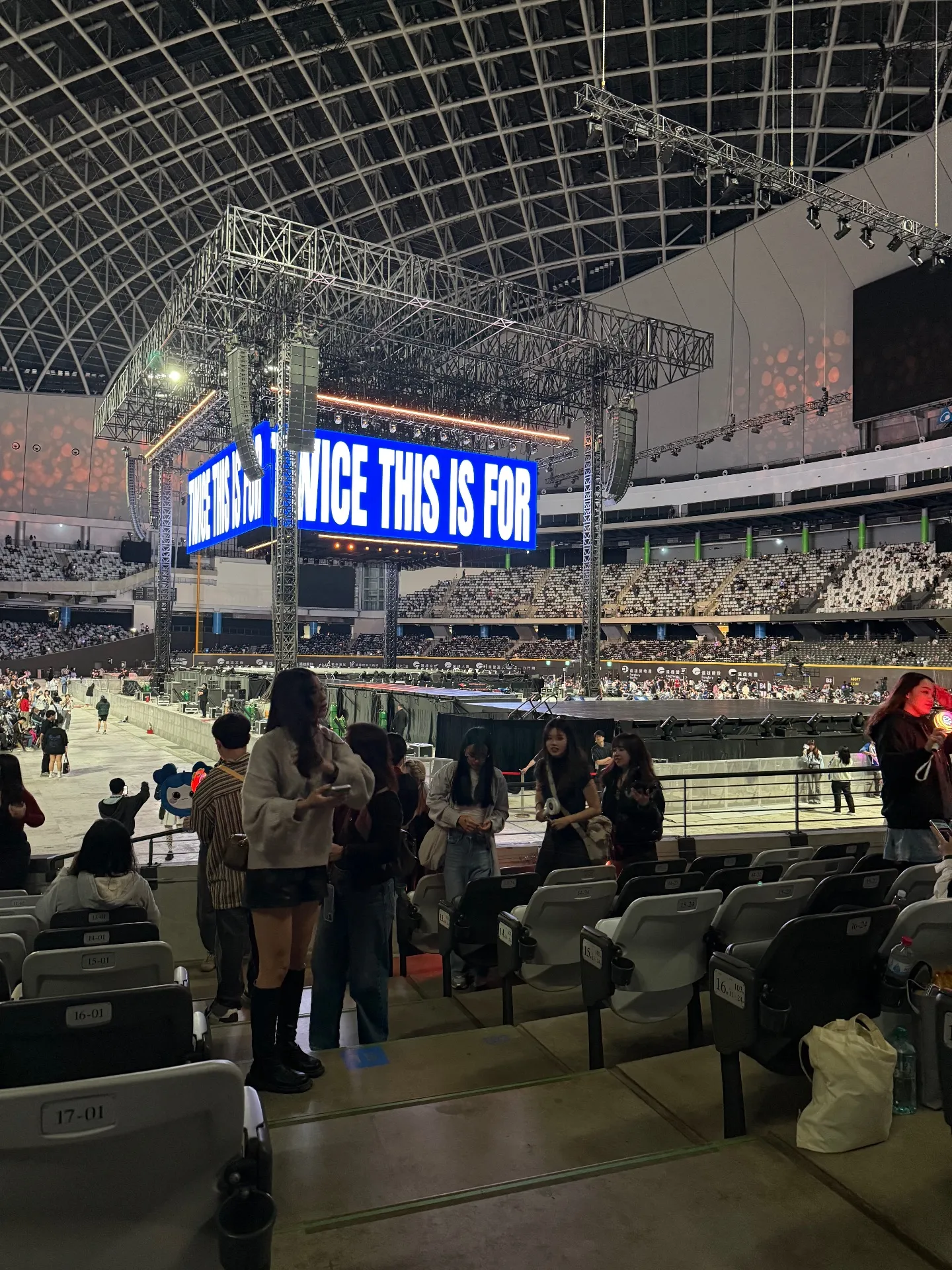 Taipei Dome (Center Stage) 104 โซน แถว 19 ที่นั่ง 1 ภาพวิวที่นั่ง - TWICE<THIS IS FOR>WORLD TOUR IN TAIPEI