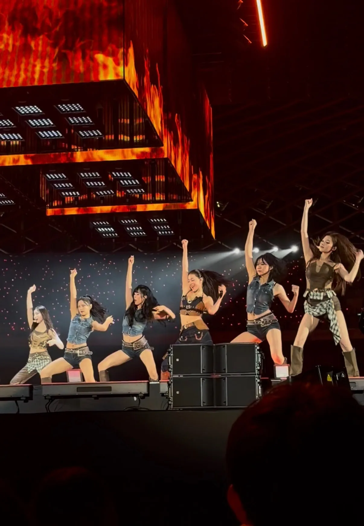 高雄世運主場館中央舞台 FLOORK 前排左號 視野照片 - TWICE<THIS IS FOR>WORLD TOUR高雄場