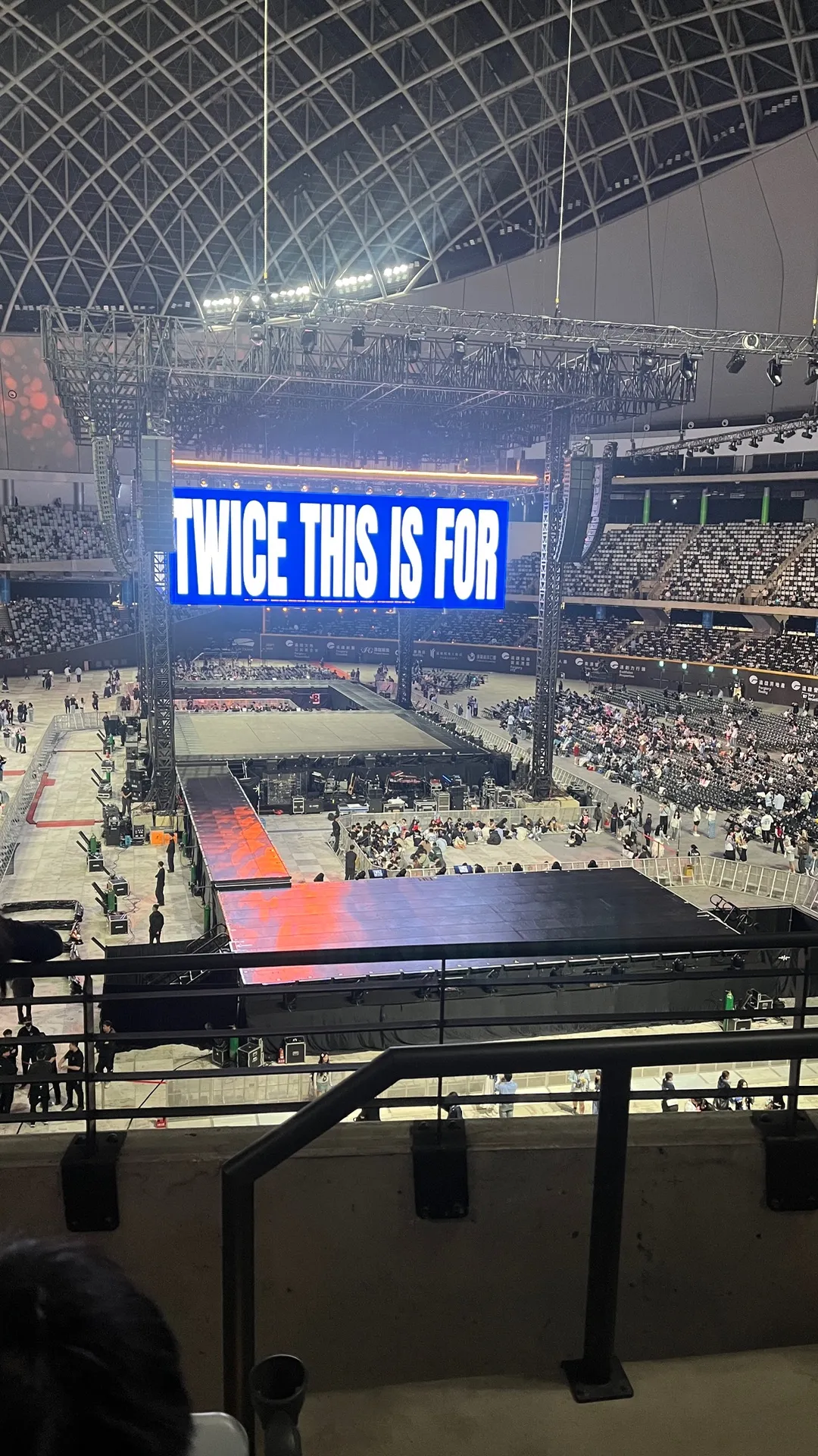 Taipei Dome (Center Stage) 203 Zona Baris 6, Kursi 1 foto pemandangan kursi - TWICE