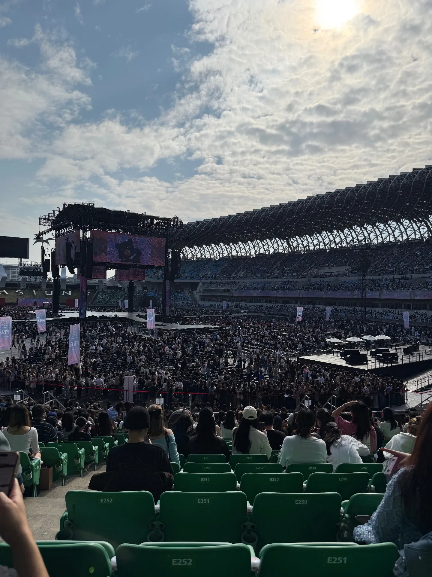 高雄世運主場館中央舞台(AAA版本) E13 區 20排251號 視野照片 - 2025 Asia Artist Awards IN KAOHSIUNG
