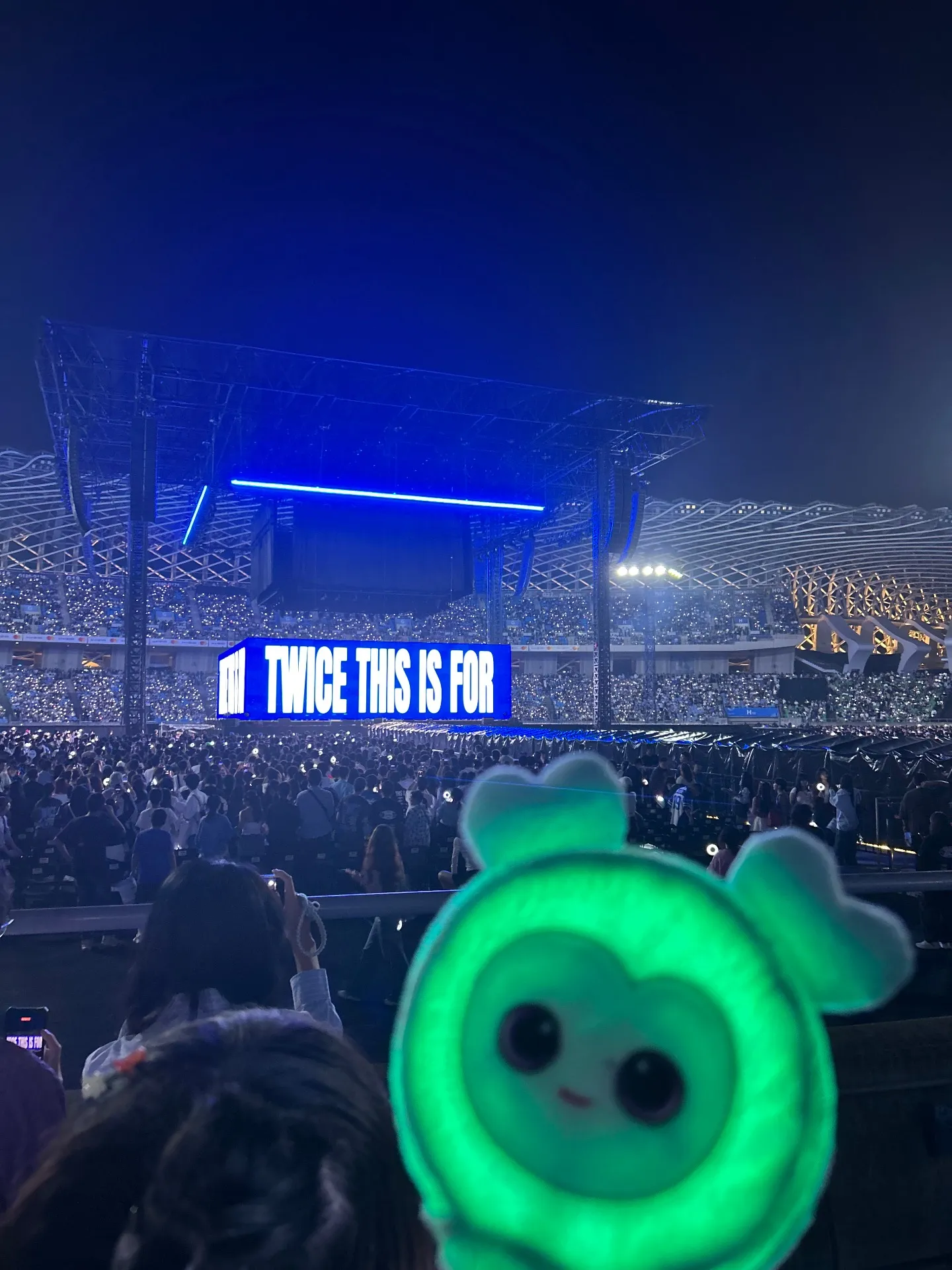 高雄世運主場館中央舞台 C08 3排220號 視野照片 - 2025 TWICE＜THIS IS FOR＞WORLD TOUR IN KAOHSIUNG