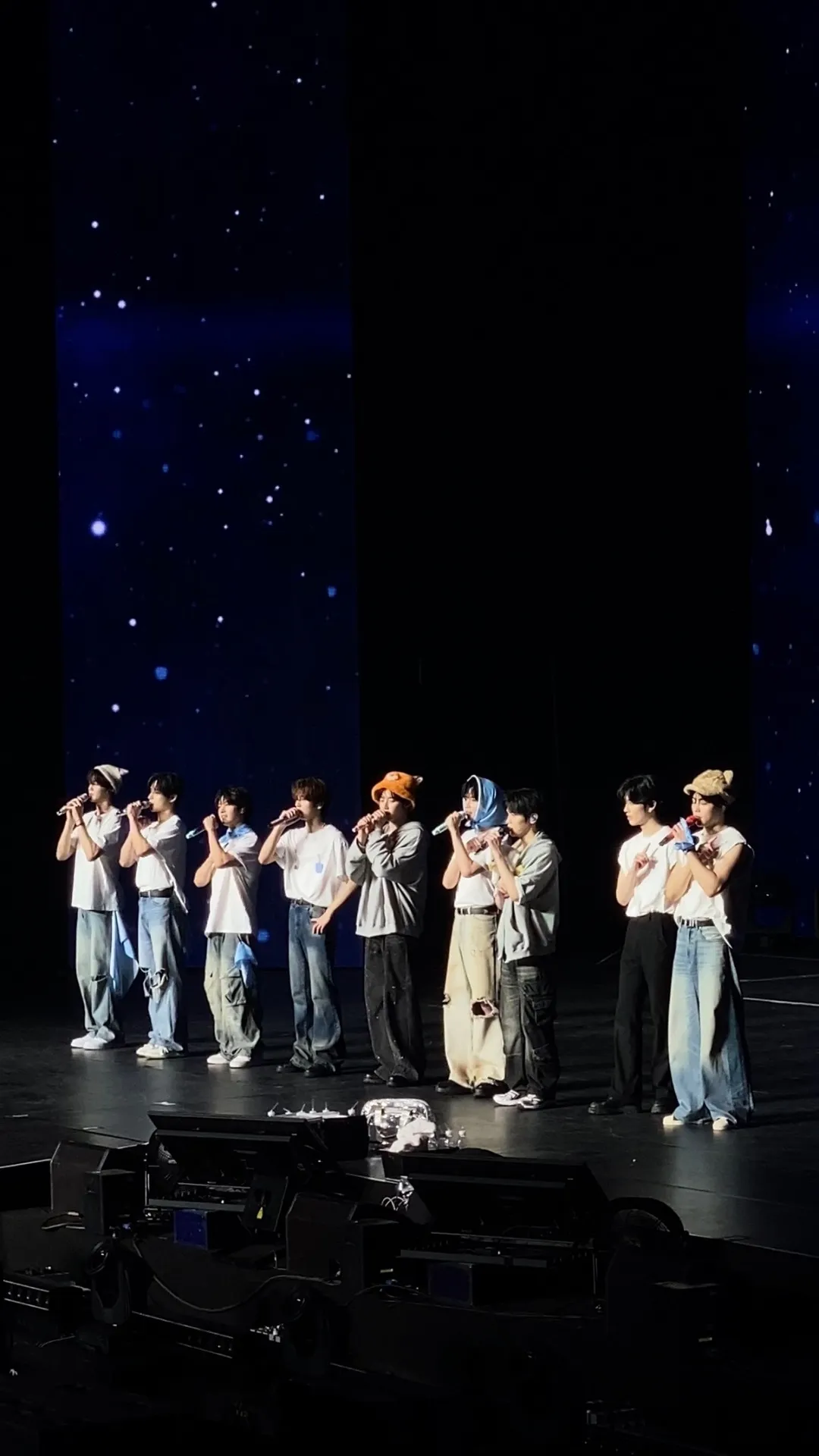 台北小巨蛋 紅2B 2排13號 視野照片 - 2025 ZEROBASEONE WORLD TOUR [HERE & NOW] IN TAIPEI