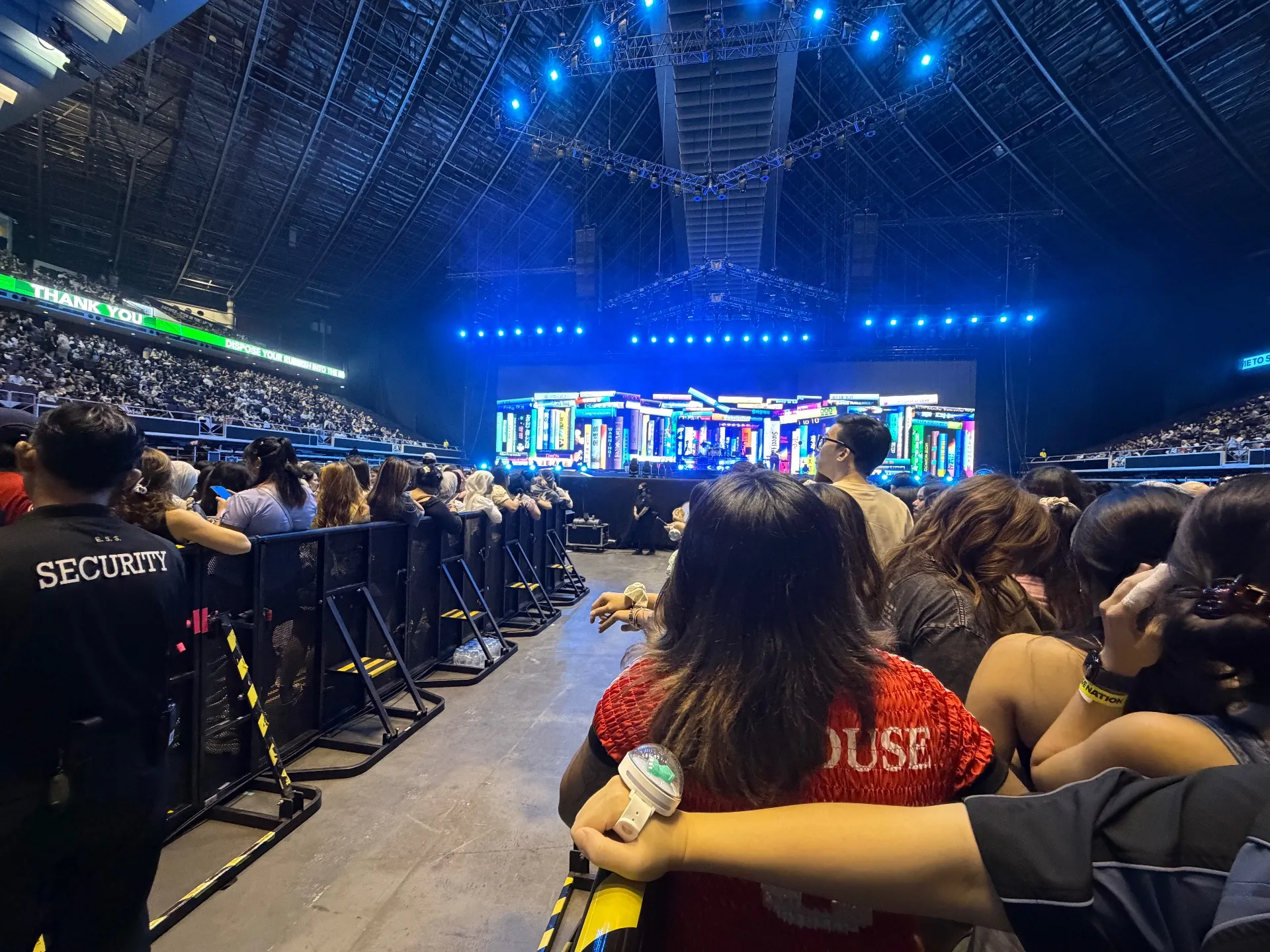新加坡室內體育館 (Singapore Indoor Stadium) 自動建檔區域: sis-floore 中排中號 視野照片 - DAY6 The Decade