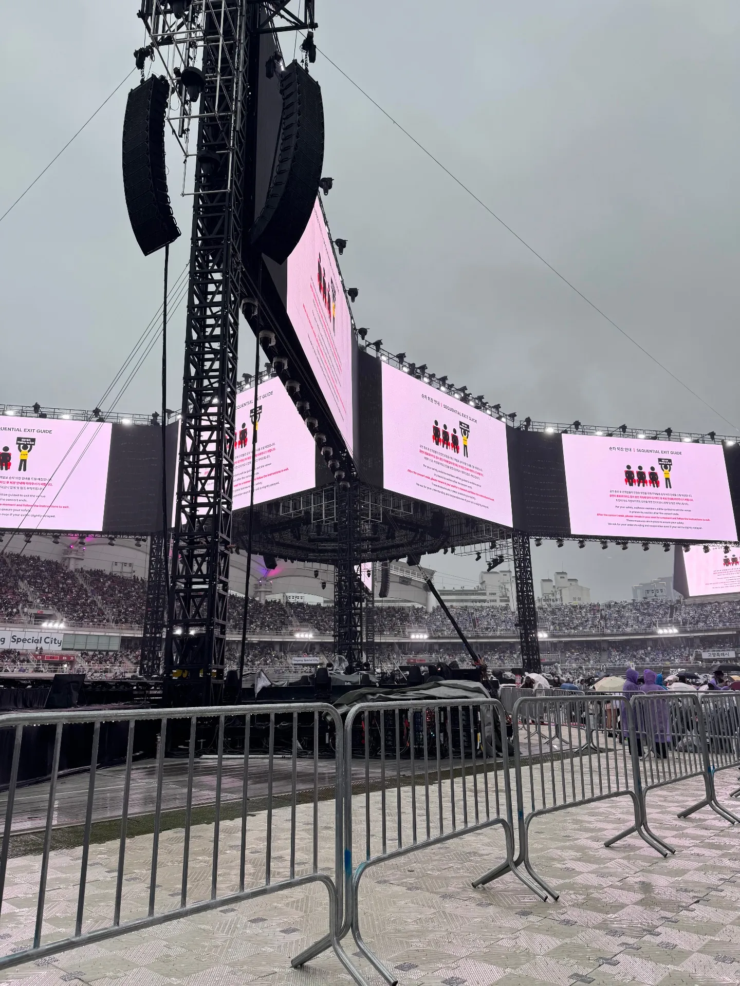 高陽體育館中央舞台 超猛: goyf-floorj 前排左號 視野照片 - BTS Arirang in goyang