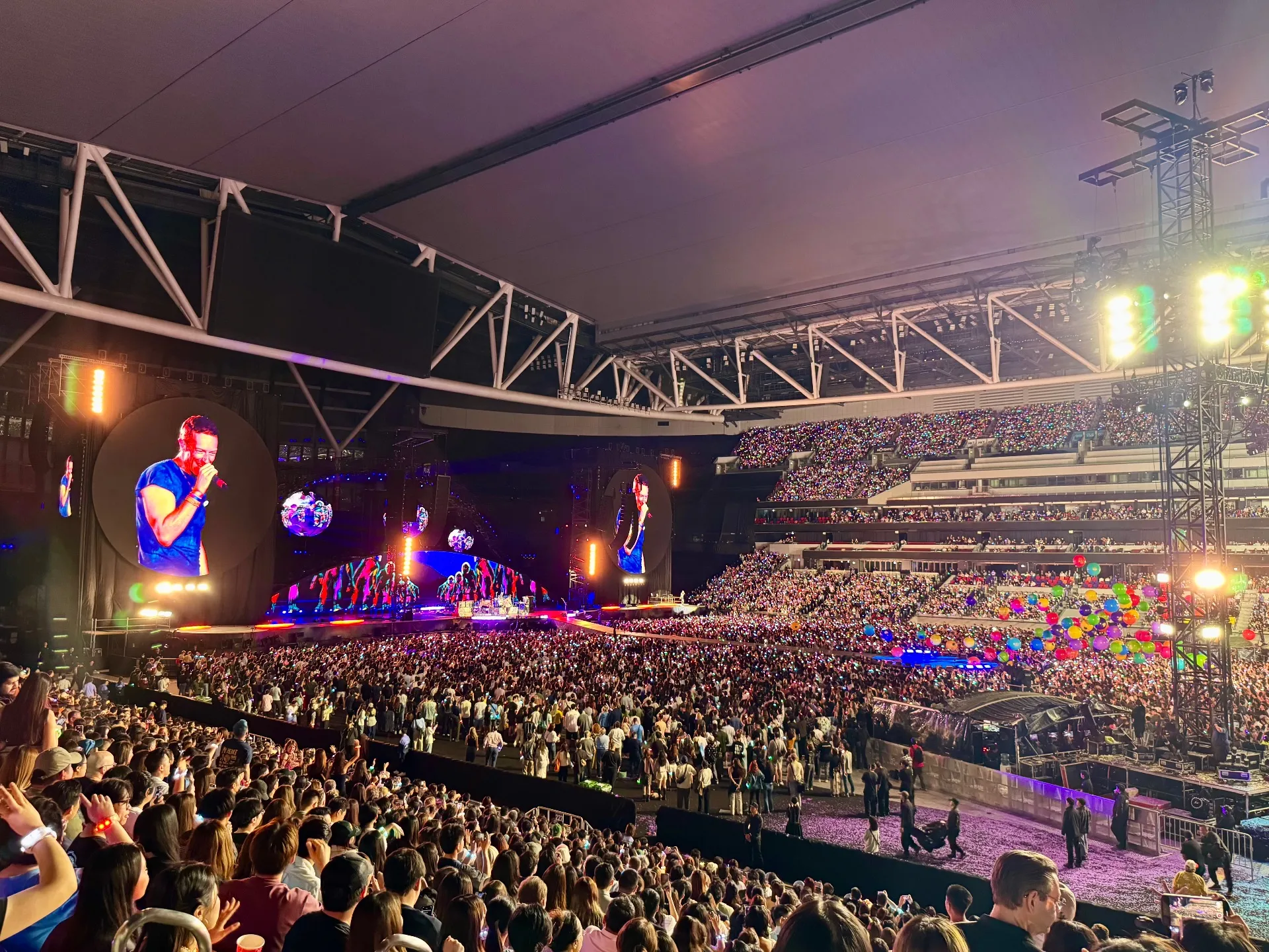 香港啟德主場館 (Kai Tak Main Stadium) 超猛: kts-58 X排排117座號 視野照片 - Coldplay: Music of the Spheres