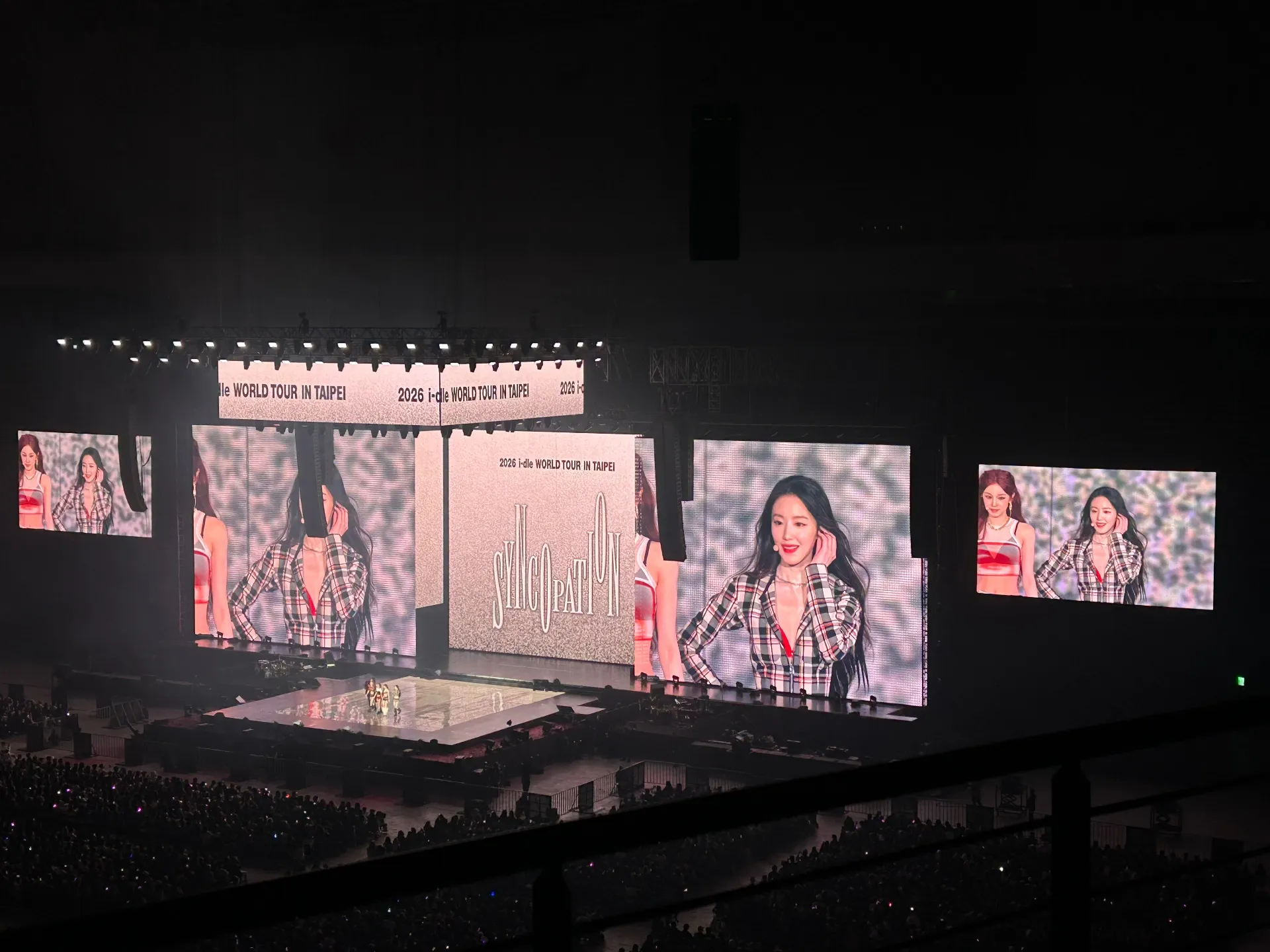 台北大巨蛋 301 2排排25號號 視野照片 - i-dle WORLD TOUR [Syncopation] IN TAIPEI