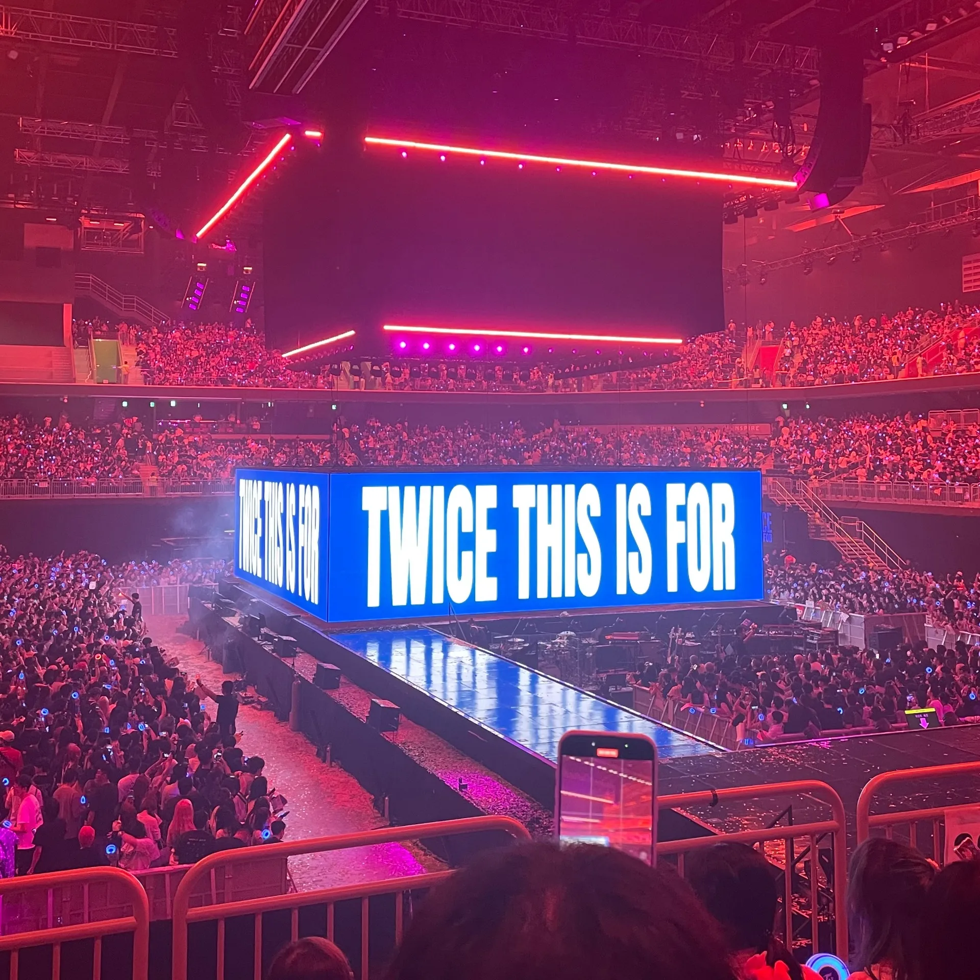 Inspire Arena 303 โซน แถว E ที่นั่ง 16 ภาพวิวที่นั่ง - TWICE 6TH WORLD TOUR THIS IS FOR
