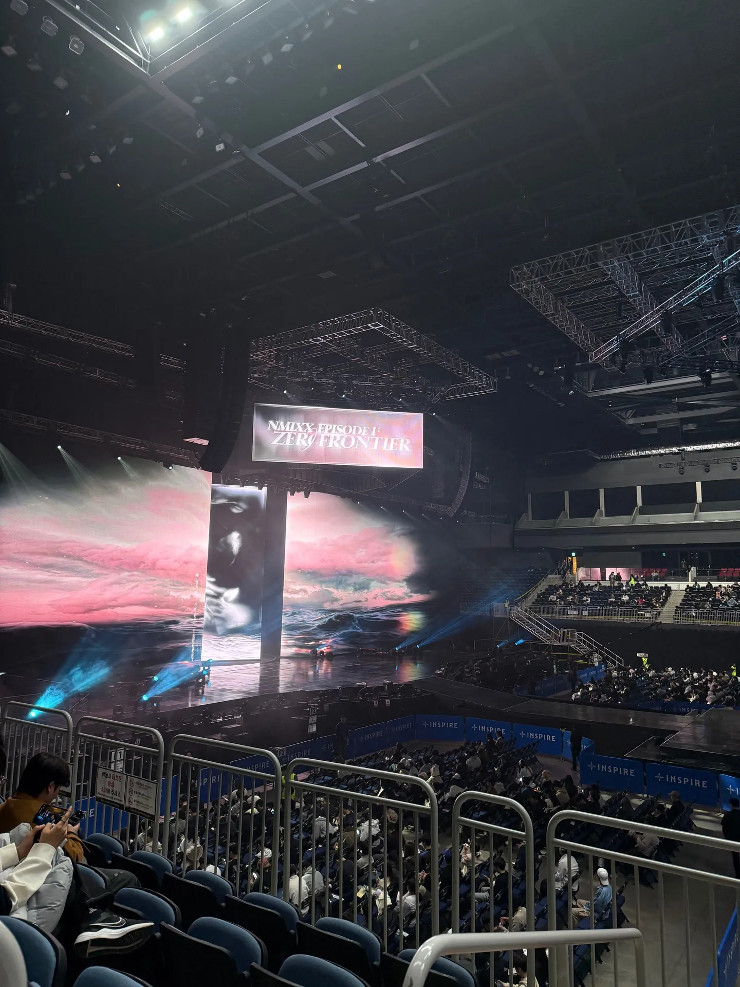 Inspire Arena 迎仕柏綜藝館 自動建檔區域: ins-316 E排22號 視野照片 - NMIXX 1ST WORLD TOUR <EPISODE 1:ZERO FRONTIER>