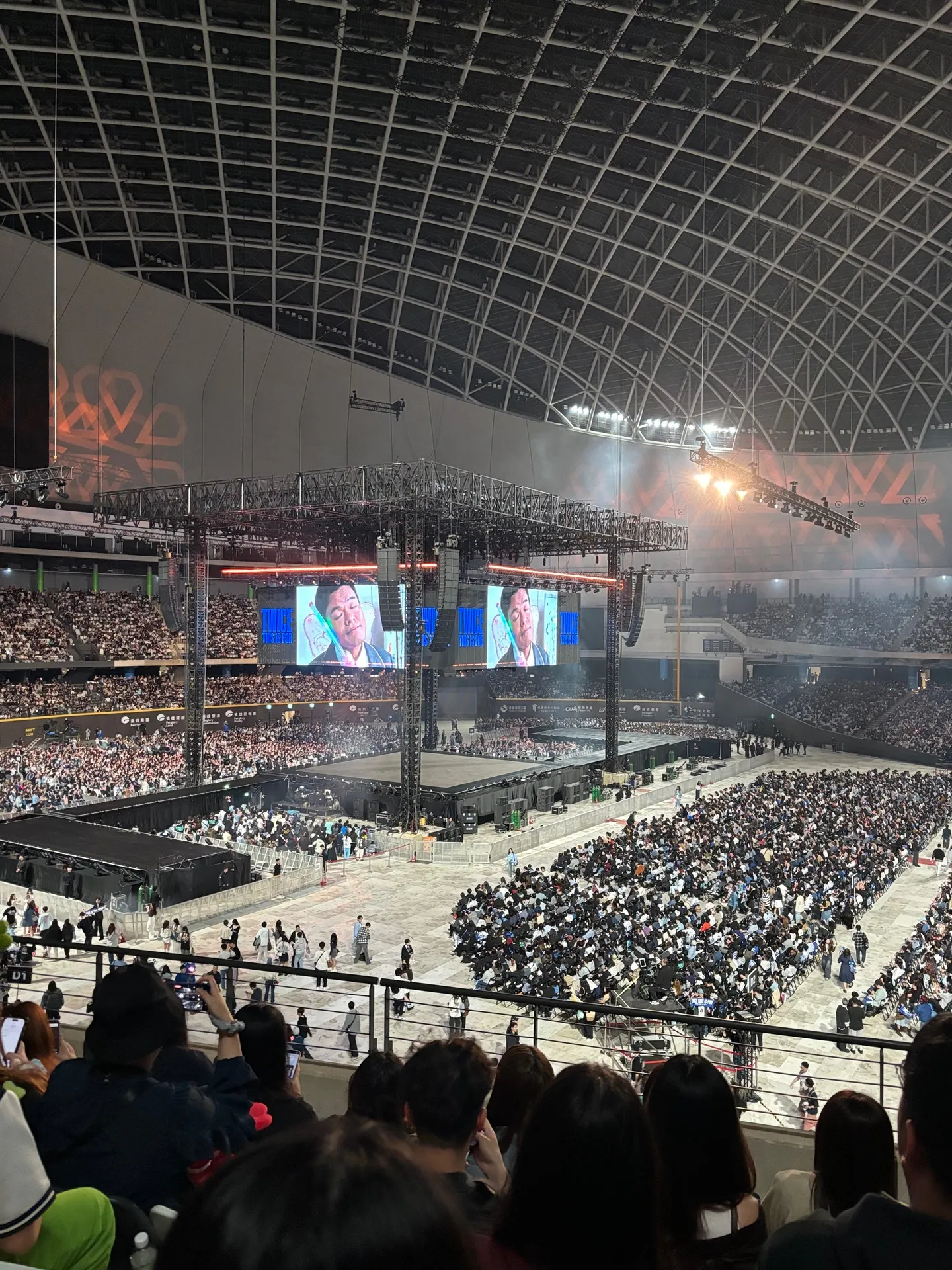 台北大巨蛋中央舞台 221 區 6排11號 視野照片 - TWICE THIS IS FOR