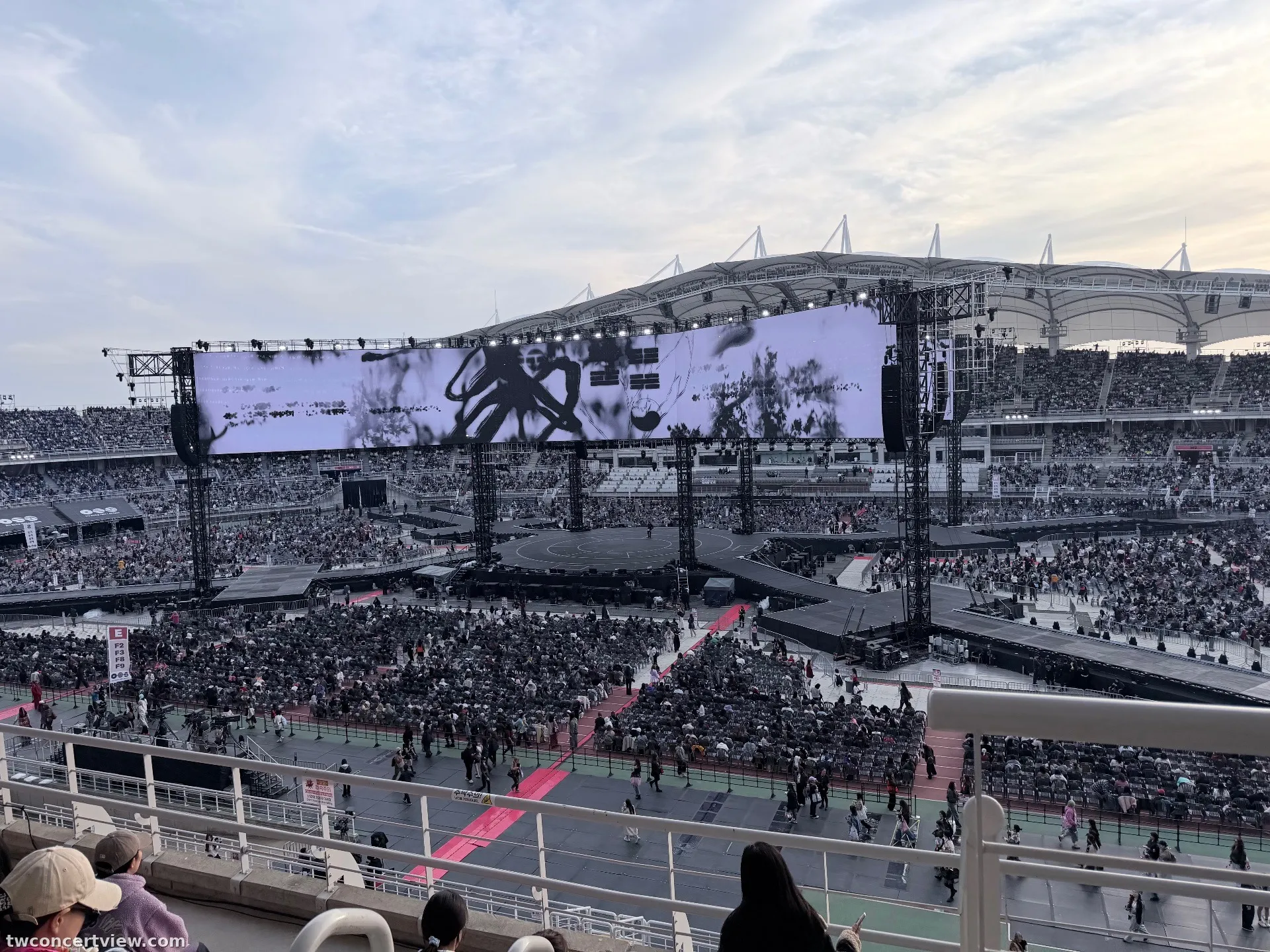 고양체육관 (센터 스테이지) E8 구역 6열30번 좌석 시야 사진 - BTS WORLD TOUR ‘ARIRANG’ IN GOYANG
