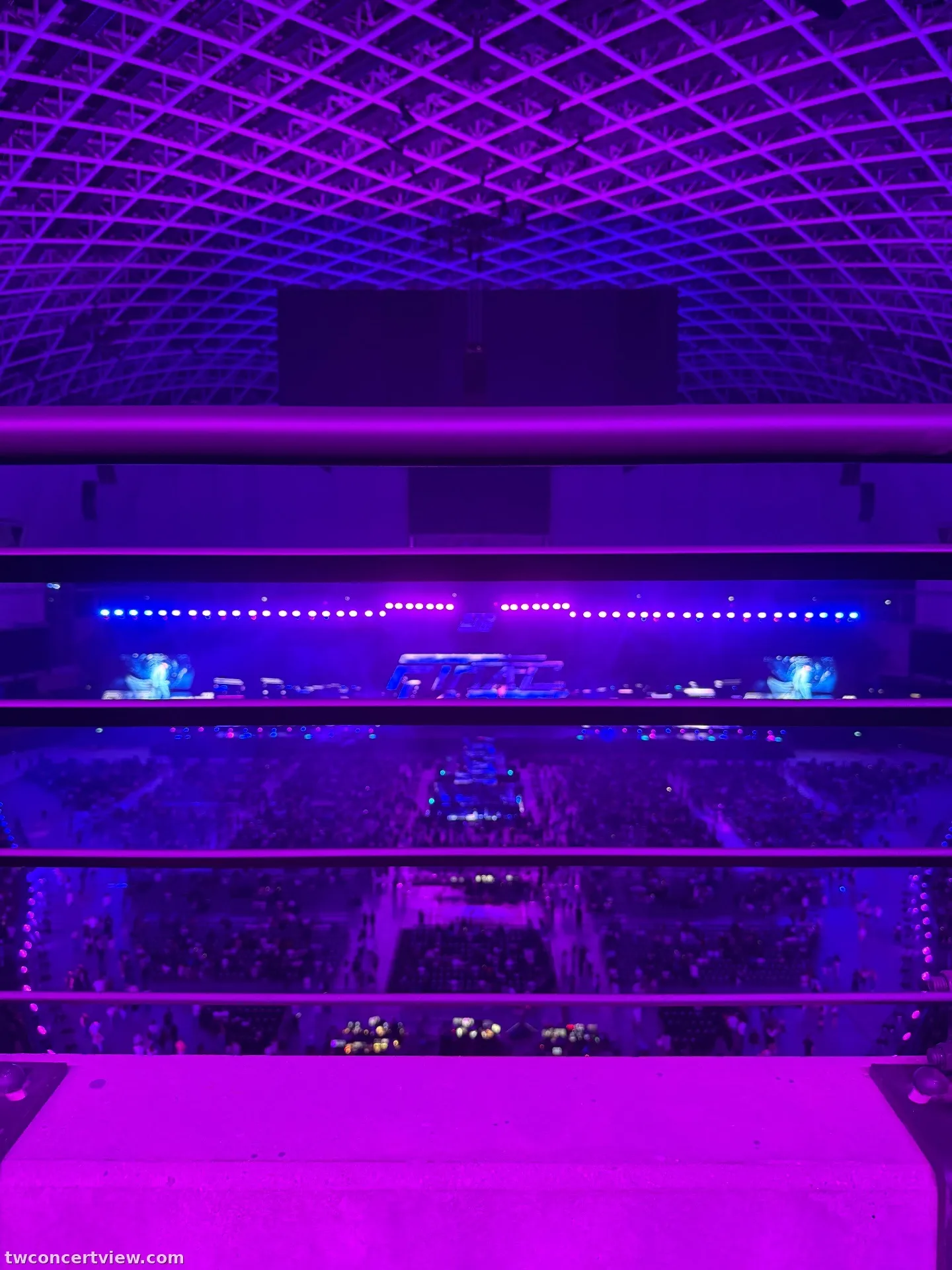 台北大巨蛋中央舞台 410 區 1排排10號號 視野照片 - J 林俊傑JJ20 FINAL LAP世界巡迴演唱會