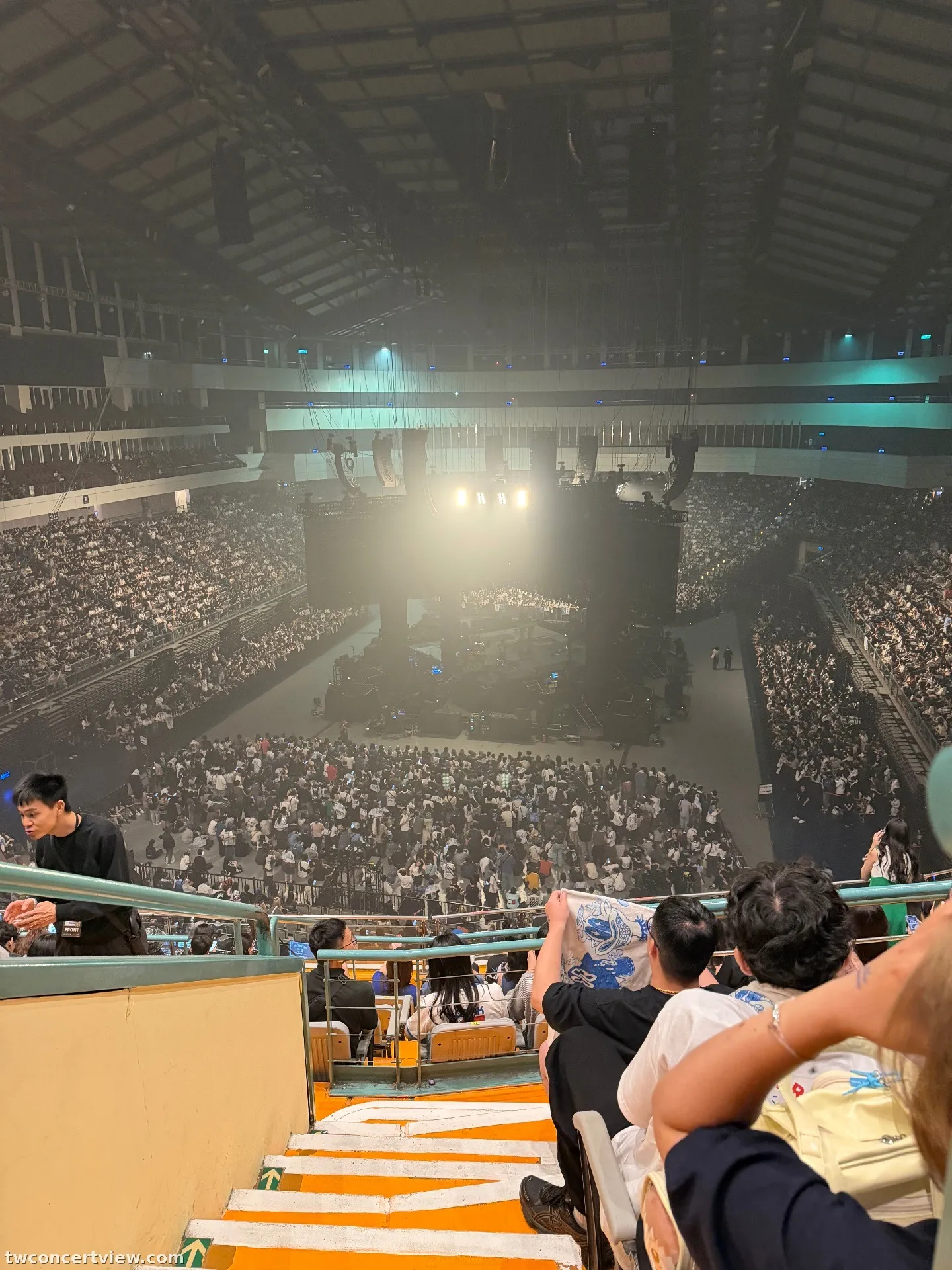 台北小巨蛋中央舞台 黃-3D 區 10排15號 視野照片 - King Gnu CEN+RAL Tour 2026