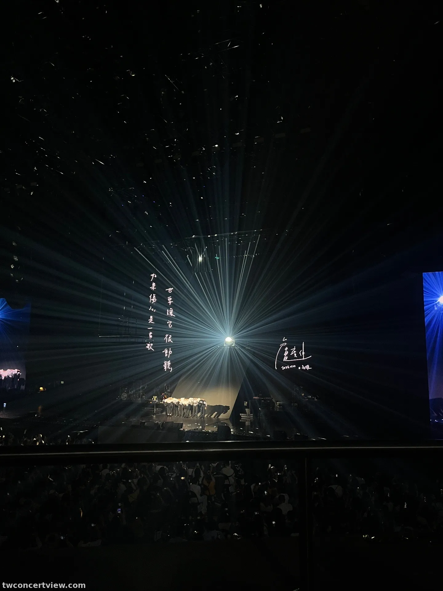 Kaohsiung Music Center 2B1 Zona Baris 1, Kursi 32 foto pemandangan kursi - 盧廣仲傷心早餐店