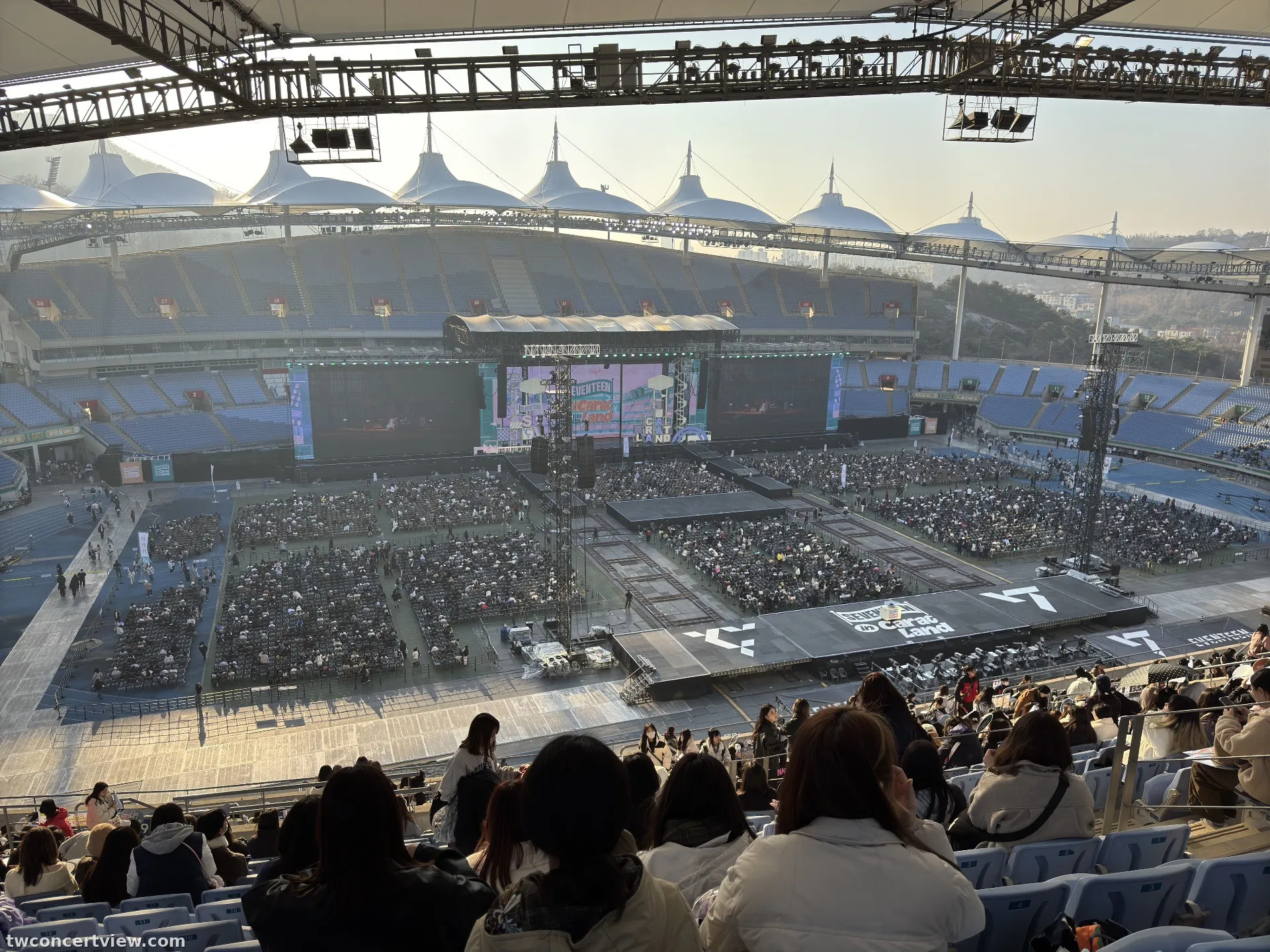 仁川文鶴競技場 (Incheon Munhak Stadium) E58 18列8番 座席からの眺め - SVT 9th carat land