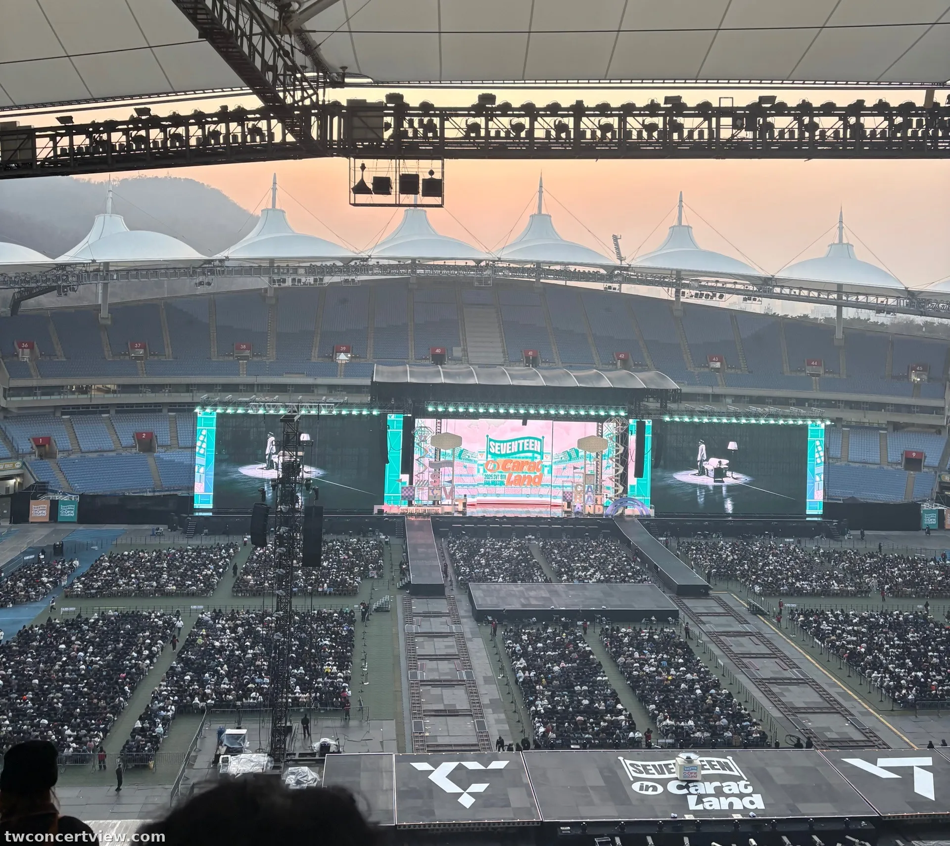 仁川文鶴競技場 (Incheon Munhak Stadium) E55 23列15番 座席からの眺め - 2025克拉島