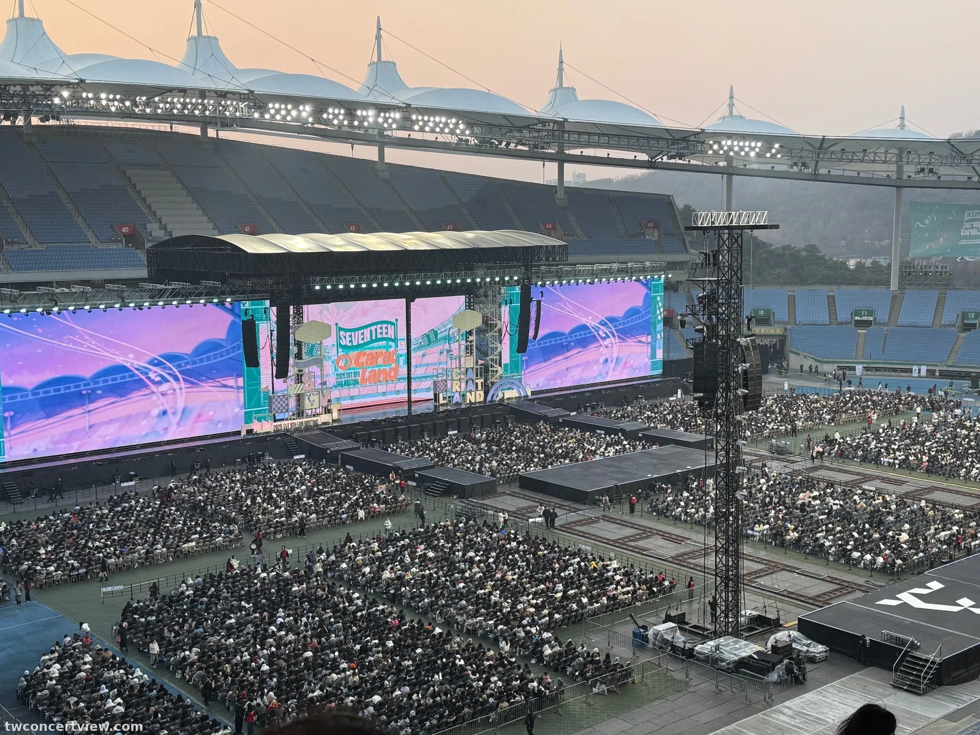 Incheon Munhak Stadium E62 โซน แถว 6 ที่นั่ง 6 ภาพวิวที่นั่ง - 2025 SVT 9TH FAN MEETING <SEVENTEEN in CARAT LAND>