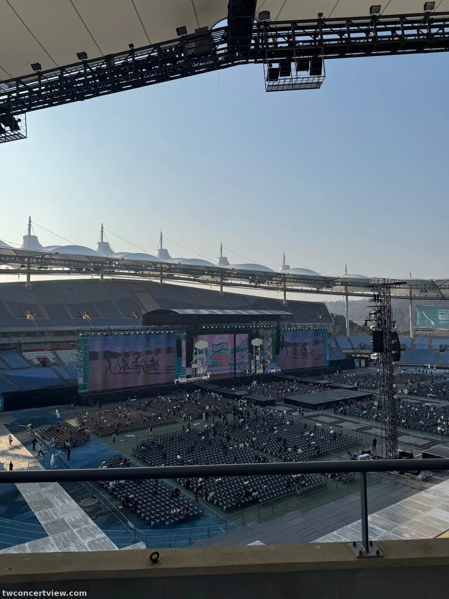 仁川文鶴競技場 E33 Row 2排, Seat 3號 seat view - SEVENTEEN in CARAT LAND