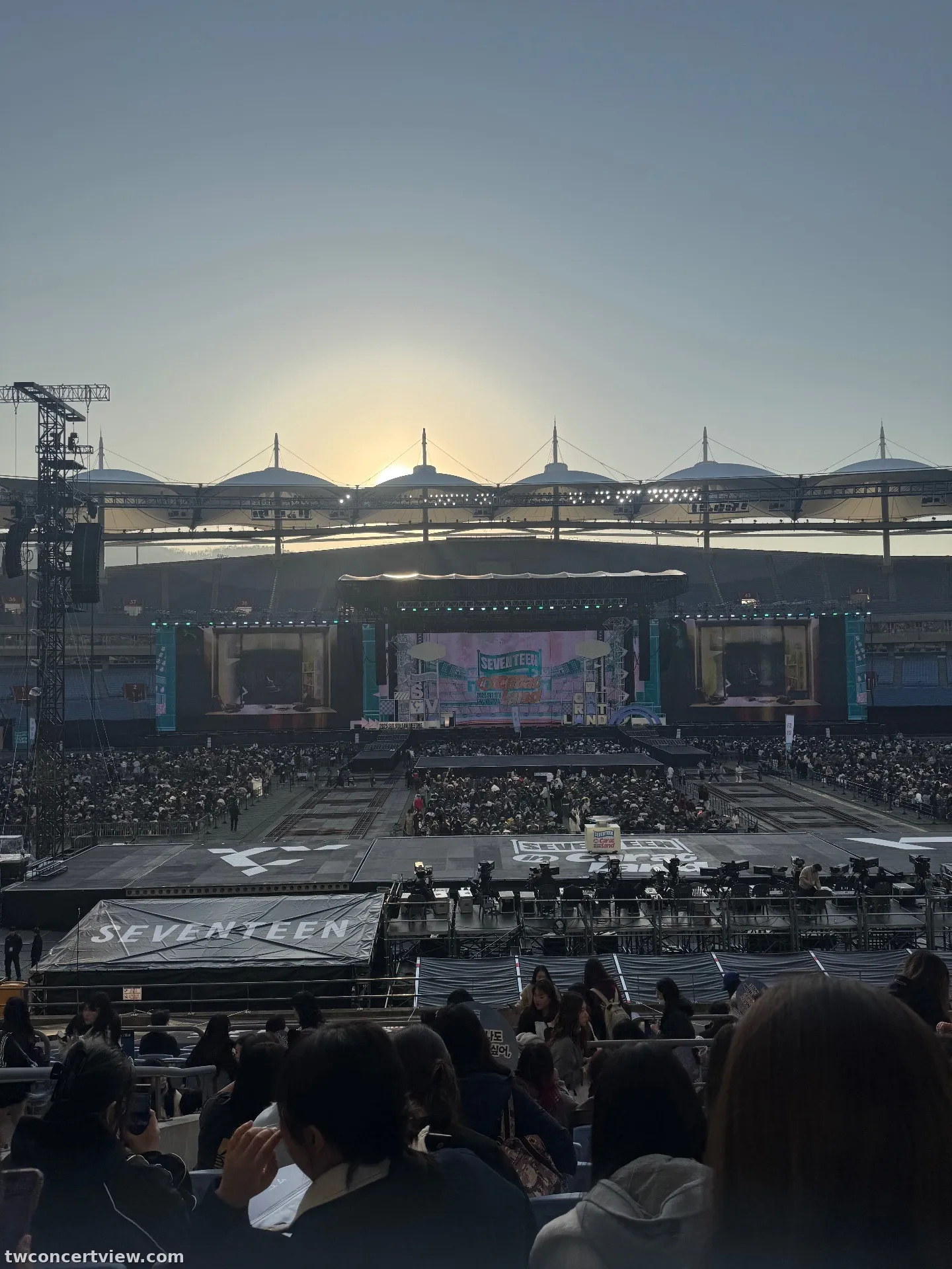 인천문학경기장 E24 구역 8열5번 좌석 시야 사진 - 2025 Seventeen Carat Land