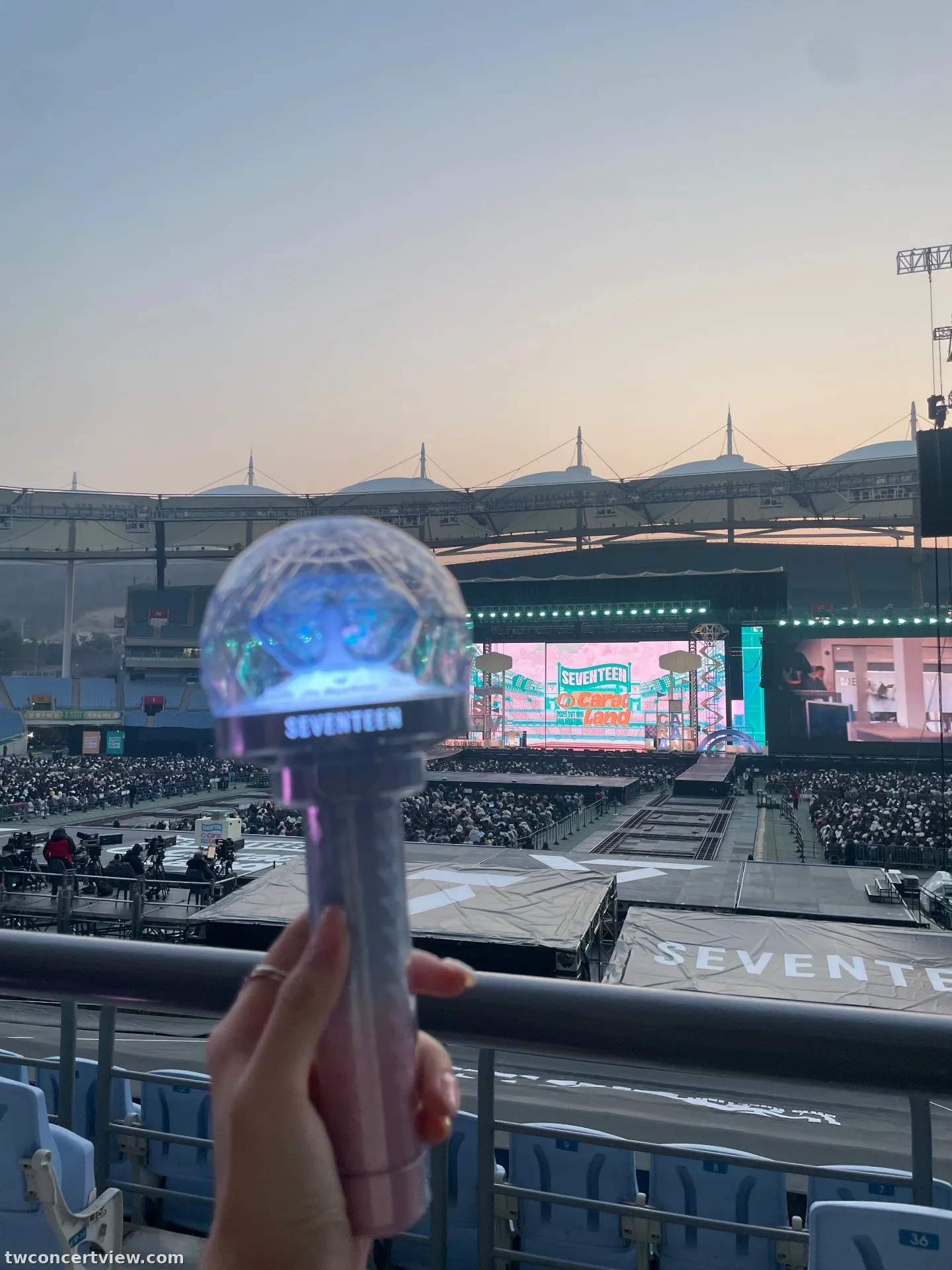 인천문학경기장 E21 구역 1열4번 좌석 시야 사진 - SVT 9TH FAN MEETING < SEVENTEEN in CARAT LAND >
