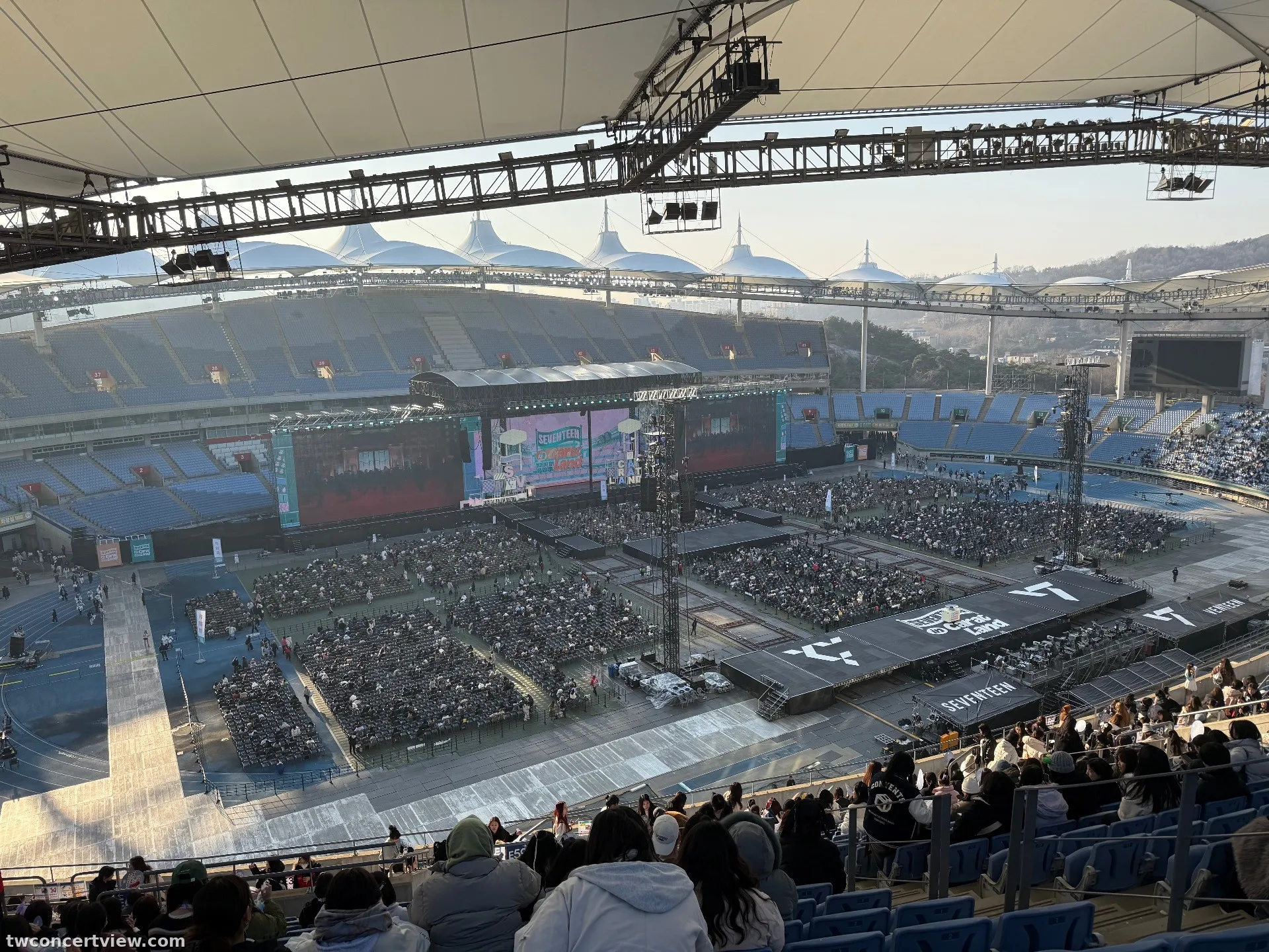 Incheon Munhak Stadium E60 โซน แถว 18 ที่นั่ง 6 ภาพวิวที่นั่ง - 2025 SEVENTEEN 克拉島